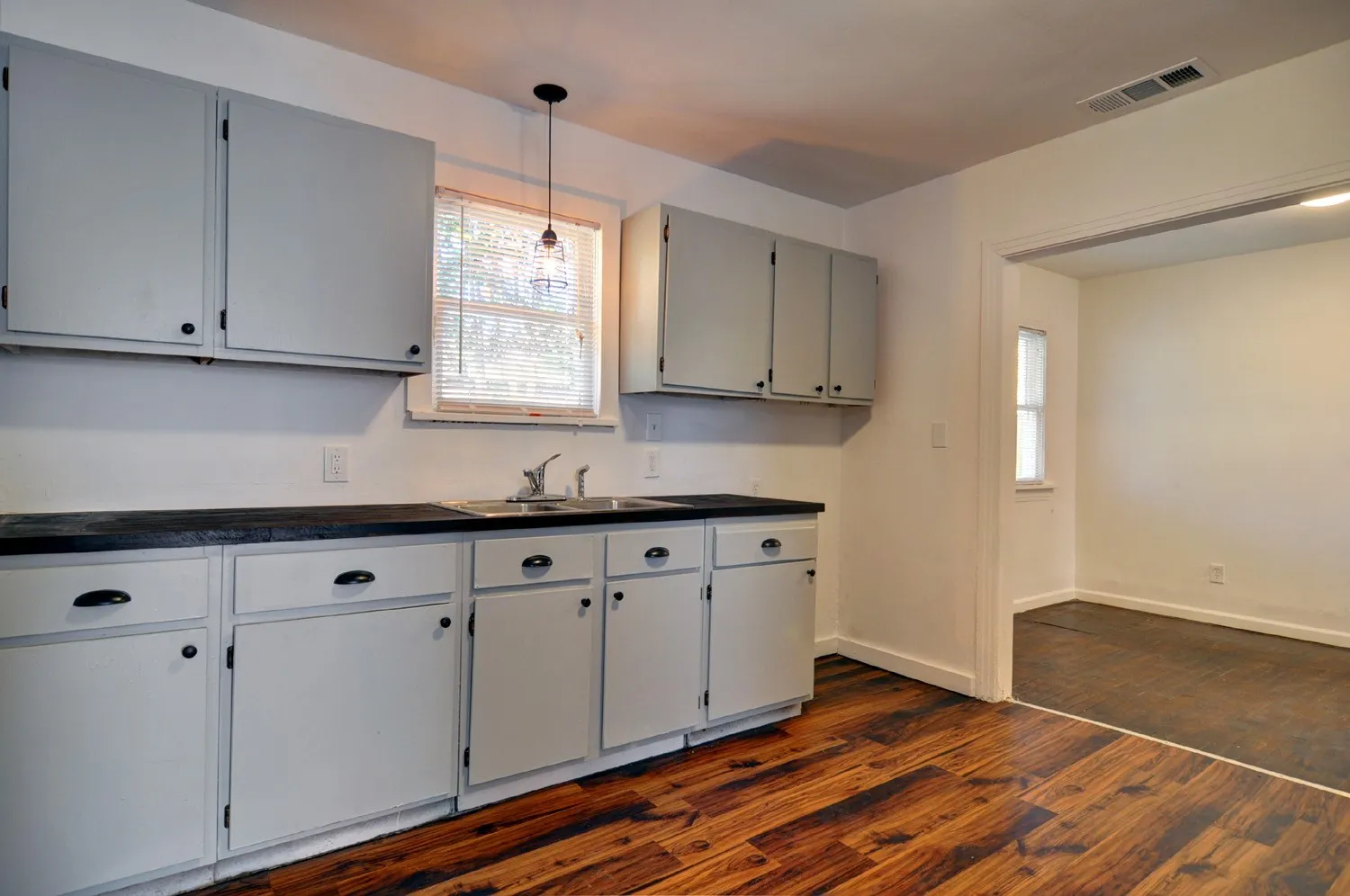 Triplex For Sale in Tarrant County , 2844 Travis Avenue, Fort Worth, Texas 76110, 6 Bedroom, 4 Bathroom, Garage spaces, 3,632 Sqft, built in 1922, mls#21205127, Real Estate Agent in Fort Worth, Homes For Sale in Tarrant county, Homes For Sale in Fort Worth, Realtor in Fort Worth Texas, Real Estate Brokerage Independent Realty Texas, Luminita Cordes Realtor