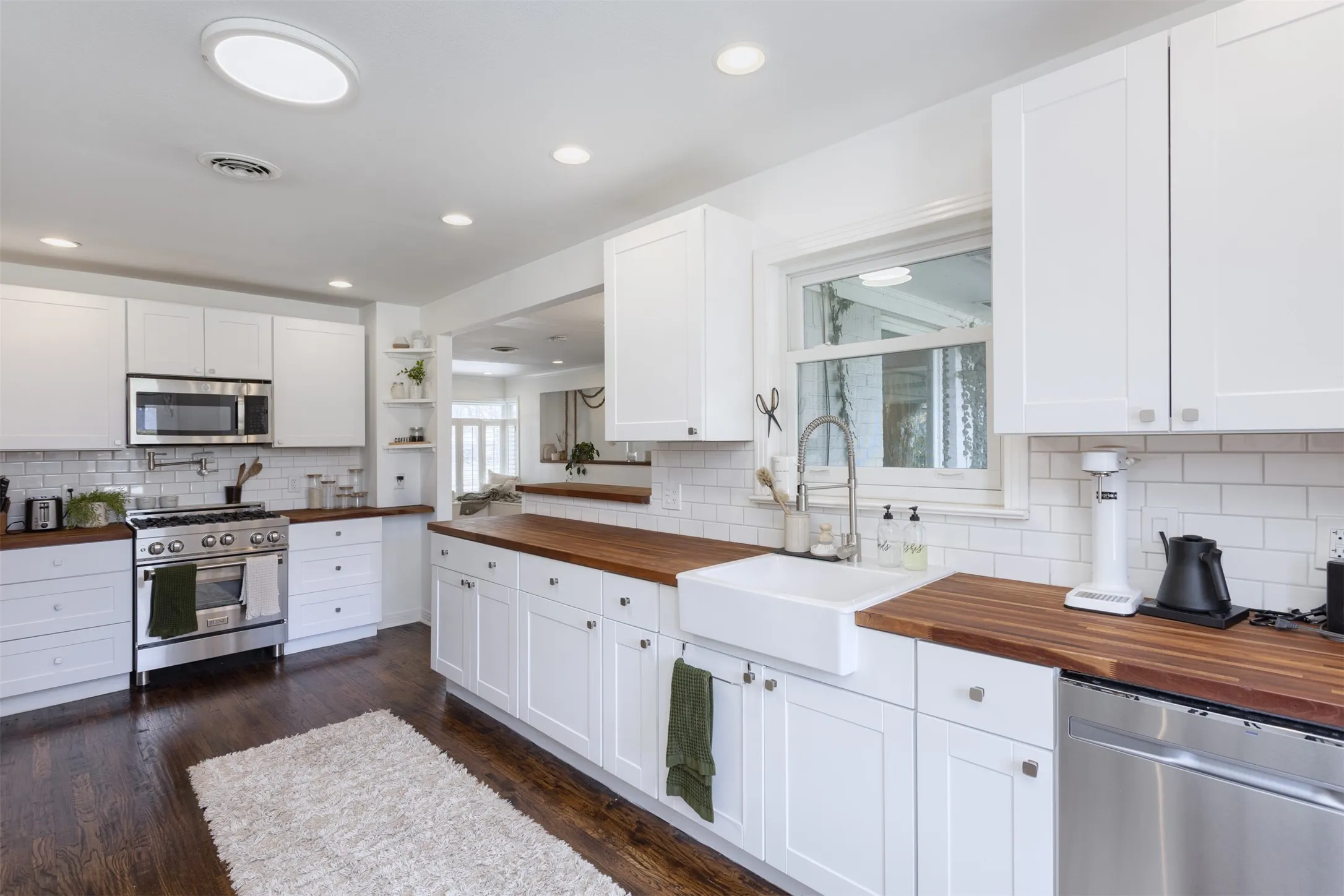 Single Family Residence For Sale in Collin County , 1812 Carol Street, Mc Kinney, Texas 75069, 3 Bedroom, 2 Bathroom, 1 Garage spaces, 2,210 Sqft, built in 1953, mls#21213233, Real Estate Agent in Mc Kinney, Homes For Sale in Collin county, Homes For Sale in Mc Kinney, Realtor in Mc Kinney Texas, Real Estate Brokerage Independent Realty Texas, Luminita Cordes Realtor