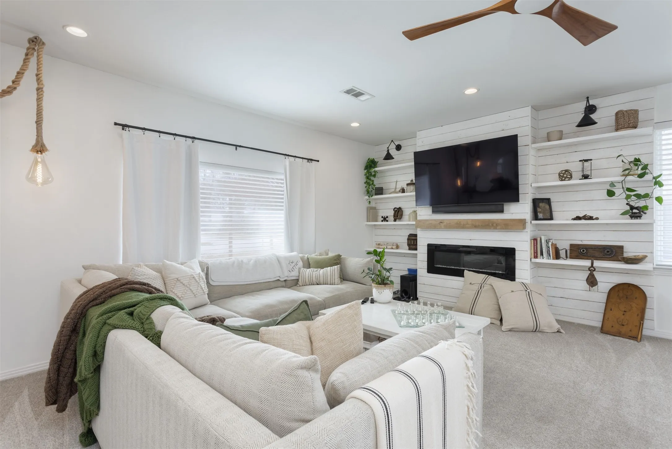 Single Family Residence For Sale in Collin County , 1812 Carol Street, Mc Kinney, Texas 75069, 3 Bedroom, 2 Bathroom, 1 Garage spaces, 2,210 Sqft, built in 1953, mls#21213233, Real Estate Agent in Mc Kinney, Homes For Sale in Collin county, Homes For Sale in Mc Kinney, Realtor in Mc Kinney Texas, Real Estate Brokerage Independent Realty Texas, Luminita Cordes Realtor