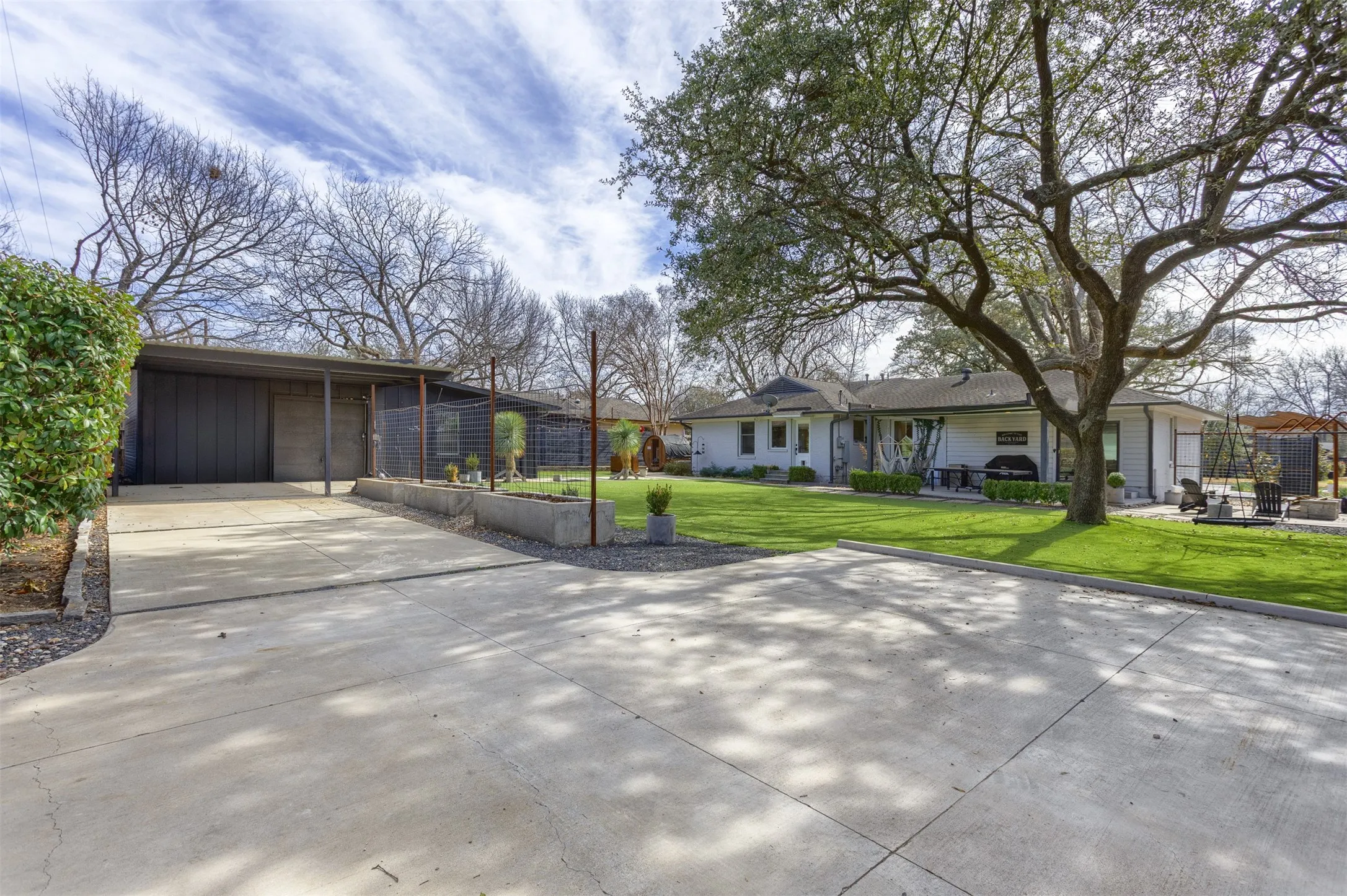 Single Family Residence For Sale in Collin County , 1812 Carol Street, Mc Kinney, Texas 75069, 3 Bedroom, 2 Bathroom, 1 Garage spaces, 2,210 Sqft, built in 1953, mls#21213233, Real Estate Agent in Mc Kinney, Homes For Sale in Collin county, Homes For Sale in Mc Kinney, Realtor in Mc Kinney Texas, Real Estate Brokerage Independent Realty Texas, Luminita Cordes Realtor