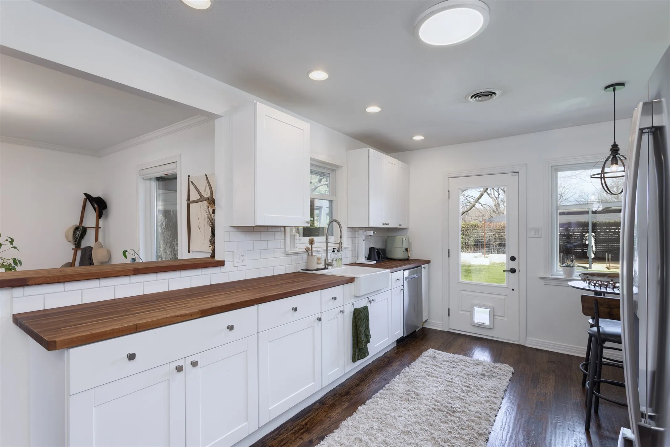 Single Family Residence For Sale in Collin County , 1812 Carol Street, Mc Kinney, Texas 75069, 3 Bedroom, 2 Bathroom, 1 Garage spaces, 2,210 Sqft, built in 1953, mls#21213233, Real Estate Agent in Mc Kinney, Homes For Sale in Collin county, Homes For Sale in Mc Kinney, Realtor in Mc Kinney Texas, Real Estate Brokerage Independent Realty Texas, Luminita Cordes Realtor