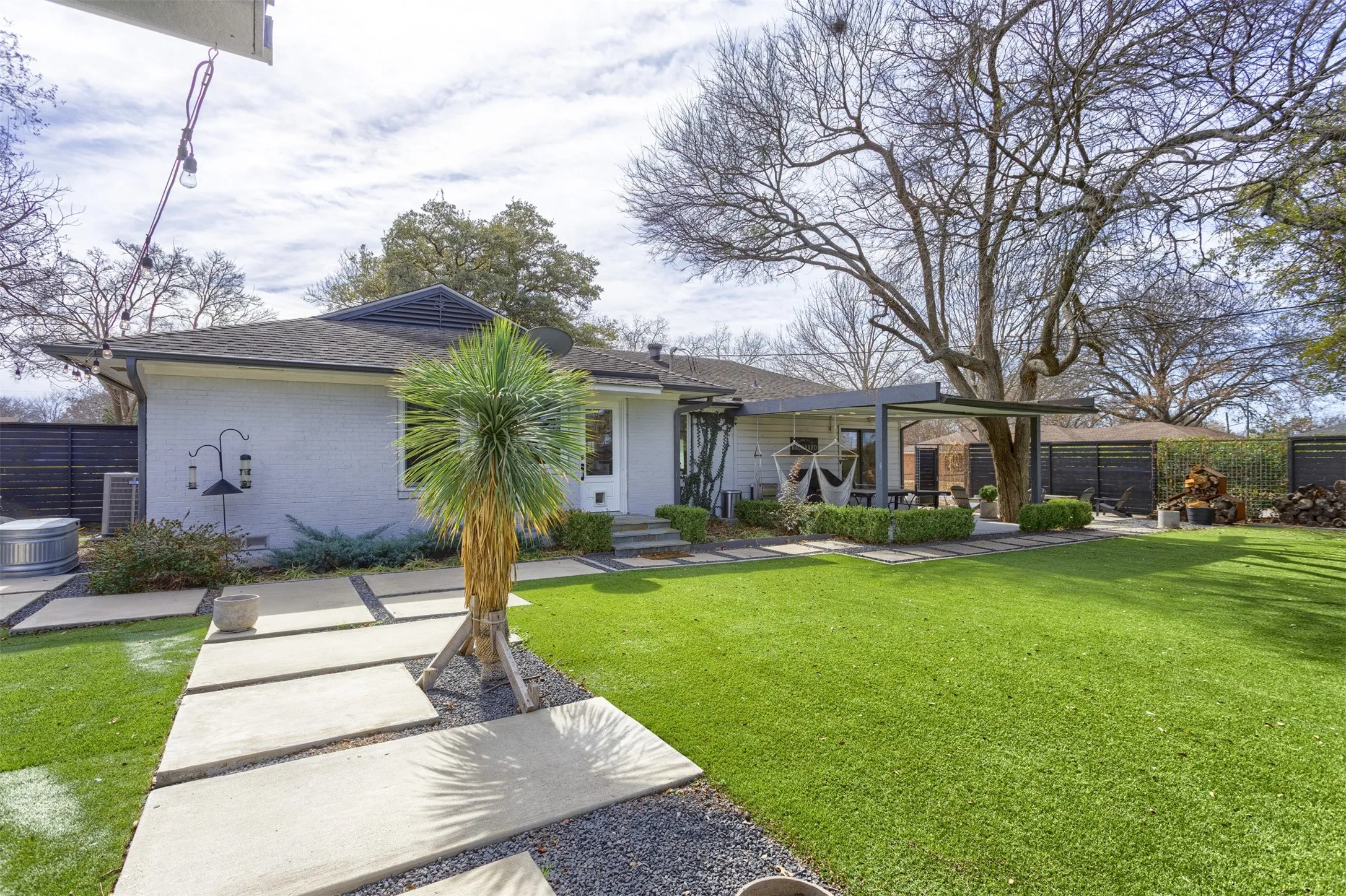 Single Family Residence For Sale in Collin County , 1812 Carol Street, Mc Kinney, Texas 75069, 3 Bedroom, 2 Bathroom, 1 Garage spaces, 2,210 Sqft, built in 1953, mls#21213233, Real Estate Agent in Mc Kinney, Homes For Sale in Collin county, Homes For Sale in Mc Kinney, Realtor in Mc Kinney Texas, Real Estate Brokerage Independent Realty Texas, Luminita Cordes Realtor