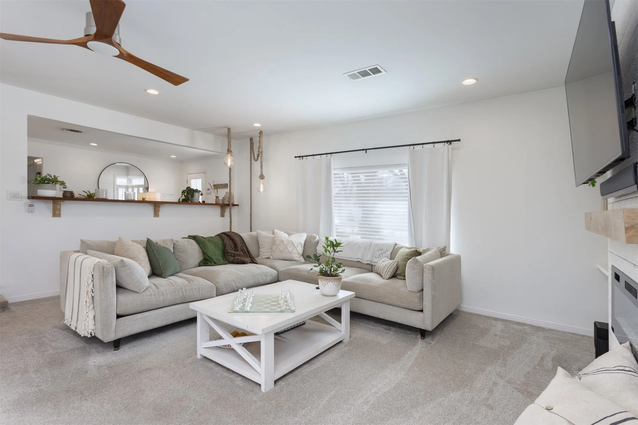 Single Family Residence For Sale in Collin County , 1812 Carol Street, Mc Kinney, Texas 75069, 3 Bedroom, 2 Bathroom, 1 Garage spaces, 2,210 Sqft, built in 1953, mls#21213233, Real Estate Agent in Mc Kinney, Homes For Sale in Collin county, Homes For Sale in Mc Kinney, Realtor in Mc Kinney Texas, Real Estate Brokerage Independent Realty Texas, Luminita Cordes Realtor