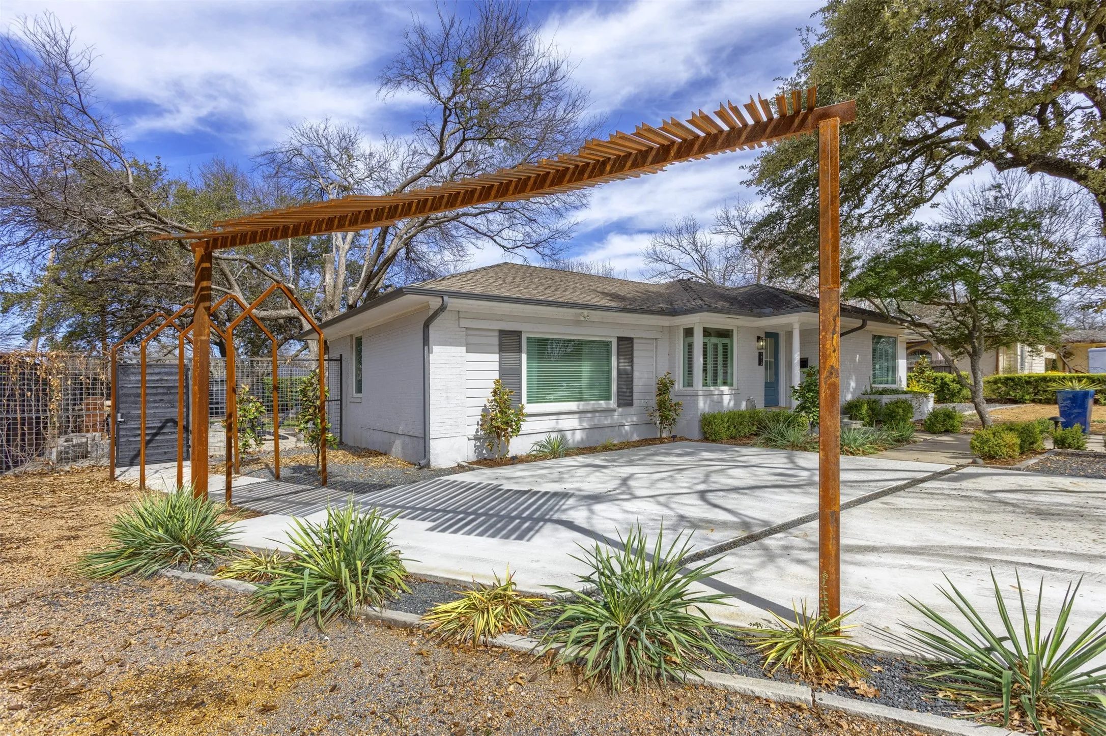 Single Family Residence For Sale in Collin County , 1812 Carol Street, Mc Kinney, Texas 75069, 3 Bedroom, 2 Bathroom, 1 Garage spaces, 2,210 Sqft, built in 1953, mls#21213233, Real Estate Agent in Mc Kinney, Homes For Sale in Collin county, Homes For Sale in Mc Kinney, Realtor in Mc Kinney Texas, Real Estate Brokerage Independent Realty Texas, Luminita Cordes Realtor