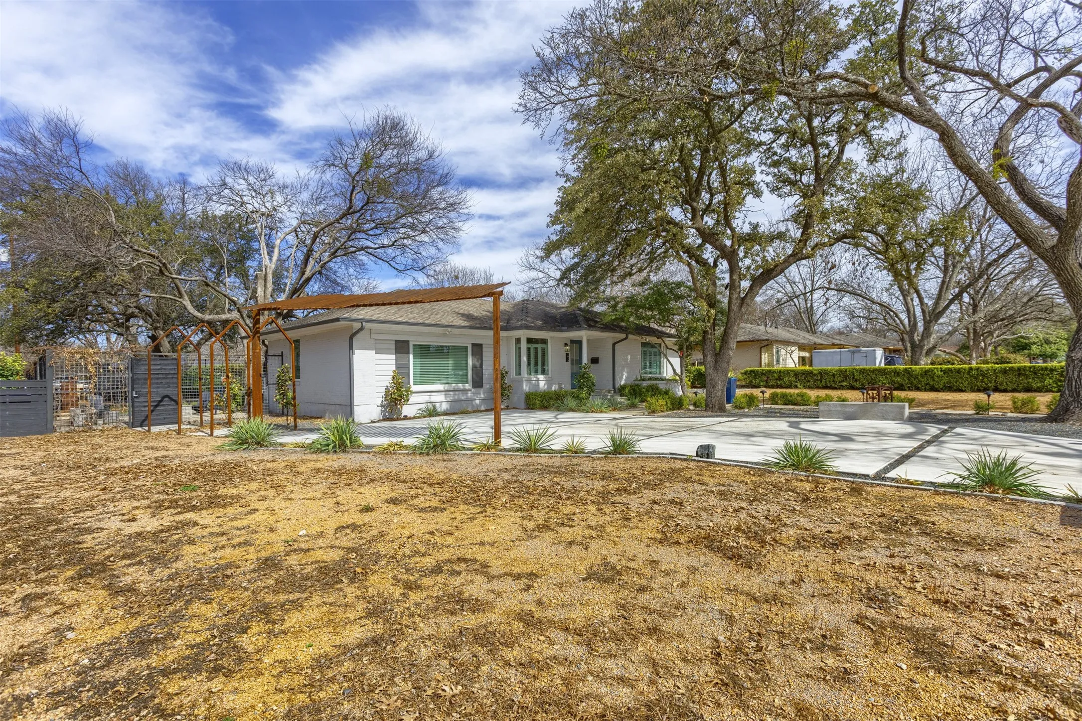 Single Family Residence For Sale in Collin County , 1812 Carol Street, Mc Kinney, Texas 75069, 3 Bedroom, 2 Bathroom, 1 Garage spaces, 2,210 Sqft, built in 1953, mls#21213233, Real Estate Agent in Mc Kinney, Homes For Sale in Collin county, Homes For Sale in Mc Kinney, Realtor in Mc Kinney Texas, Real Estate Brokerage Independent Realty Texas, Luminita Cordes Realtor