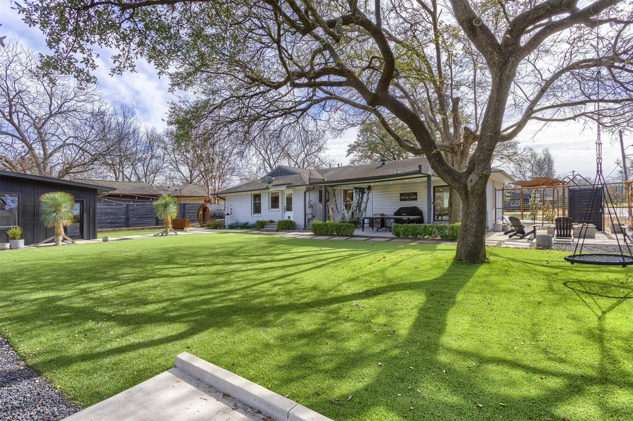 Single Family Residence For Sale in Collin County , 1812 Carol Street, Mc Kinney, Texas 75069, 3 Bedroom, 2 Bathroom, 1 Garage spaces, 2,210 Sqft, built in 1953, mls#21213233, Real Estate Agent in Mc Kinney, Homes For Sale in Collin county, Homes For Sale in Mc Kinney, Realtor in Mc Kinney Texas, Real Estate Brokerage Independent Realty Texas, Luminita Cordes Realtor