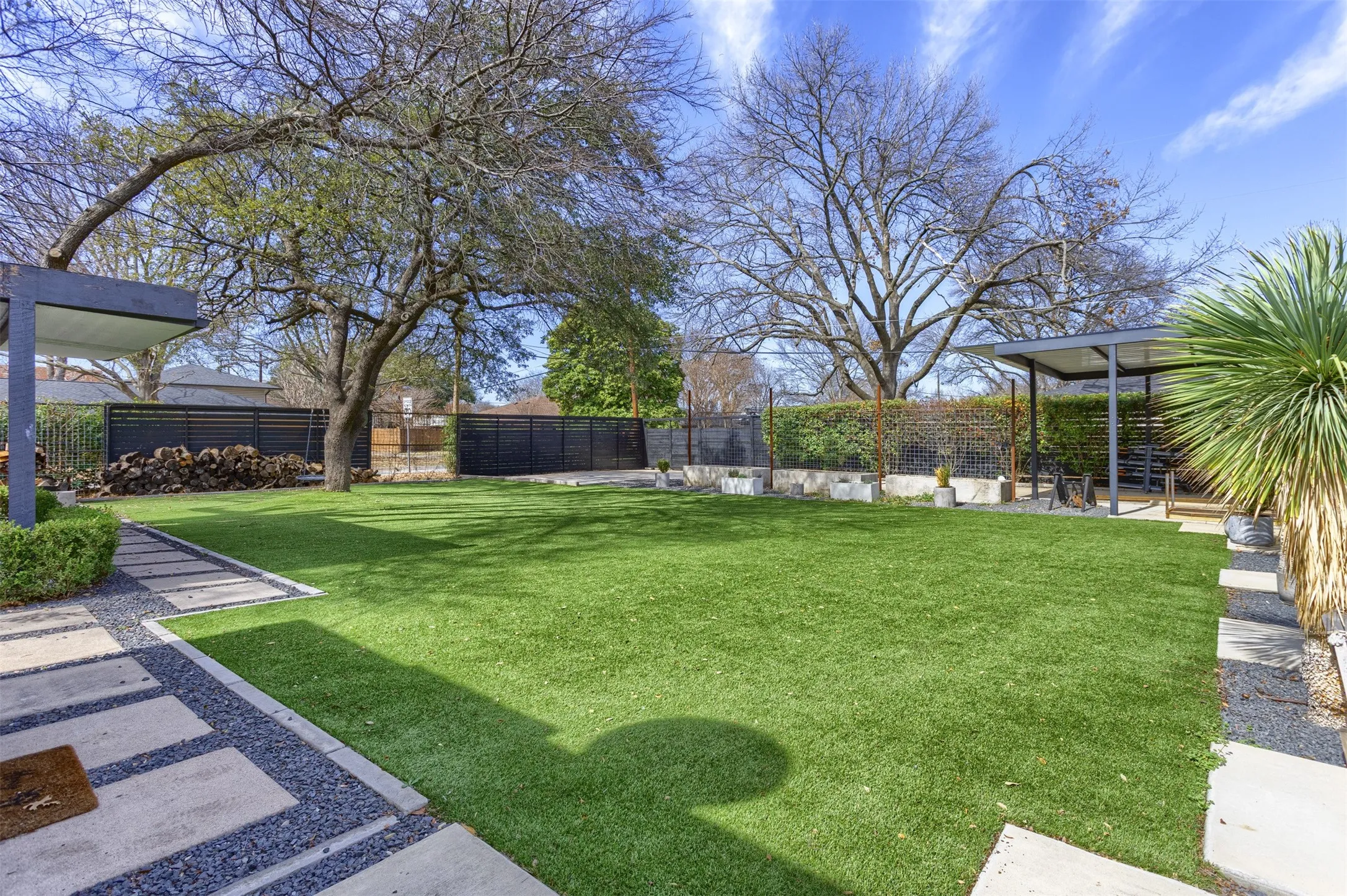 Single Family Residence For Sale in Collin County , 1812 Carol Street, Mc Kinney, Texas 75069, 3 Bedroom, 2 Bathroom, 1 Garage spaces, 2,210 Sqft, built in 1953, mls#21213233, Real Estate Agent in Mc Kinney, Homes For Sale in Collin county, Homes For Sale in Mc Kinney, Realtor in Mc Kinney Texas, Real Estate Brokerage Independent Realty Texas, Luminita Cordes Realtor