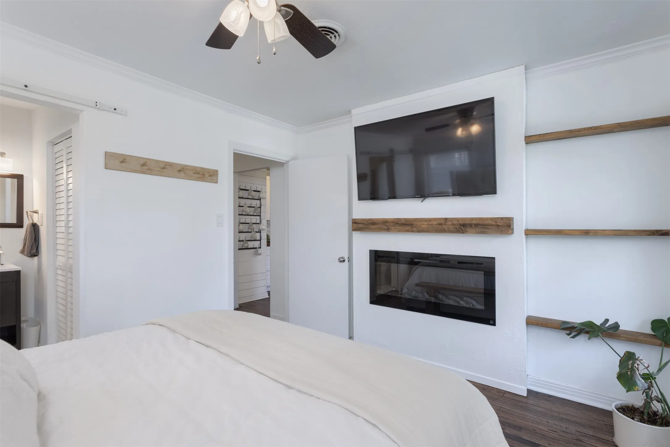 Single Family Residence For Sale in Collin County , 1812 Carol Street, Mc Kinney, Texas 75069, 3 Bedroom, 2 Bathroom, 1 Garage spaces, 2,210 Sqft, built in 1953, mls#21213233, Real Estate Agent in Mc Kinney, Homes For Sale in Collin county, Homes For Sale in Mc Kinney, Realtor in Mc Kinney Texas, Real Estate Brokerage Independent Realty Texas, Luminita Cordes Realtor