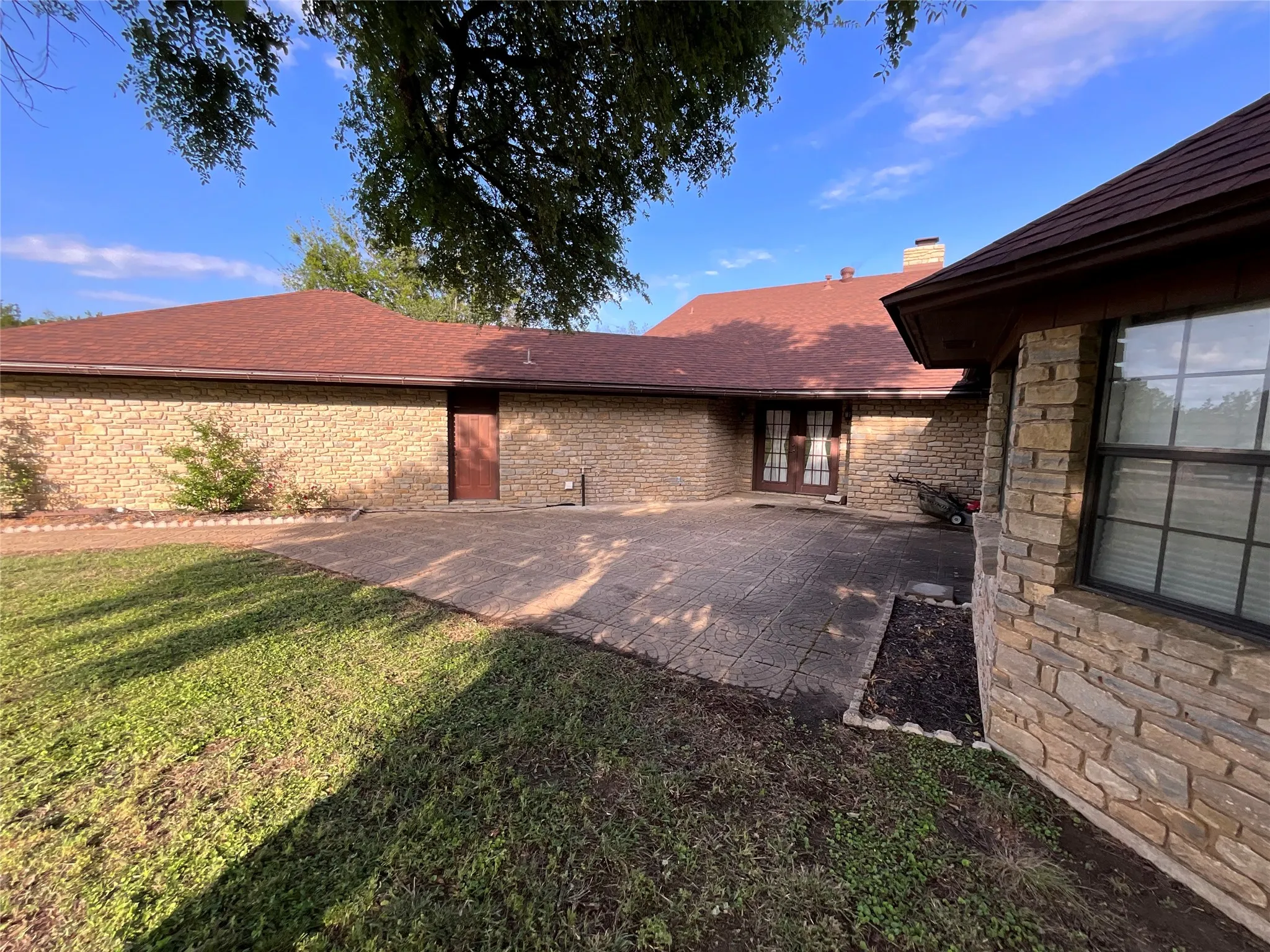 Single Family Residence For Sale in Hamilton County , 999 W Boynton st, Hamilton, Texas 76531, 4 Bedrooms, 4 Bathrooms, 2 Garage spaces, 2,689 Sqft, built in 1996, Price $695,000, mls#21213284, Real Estate Agent in Hamilton, Homes For Sale in Hamilton county, Homes For Sale in Hamilton, Realtor in Hamilton Texas, Real Estate Brokerage Independent Realty Texas, Luminita Cordes Realtor