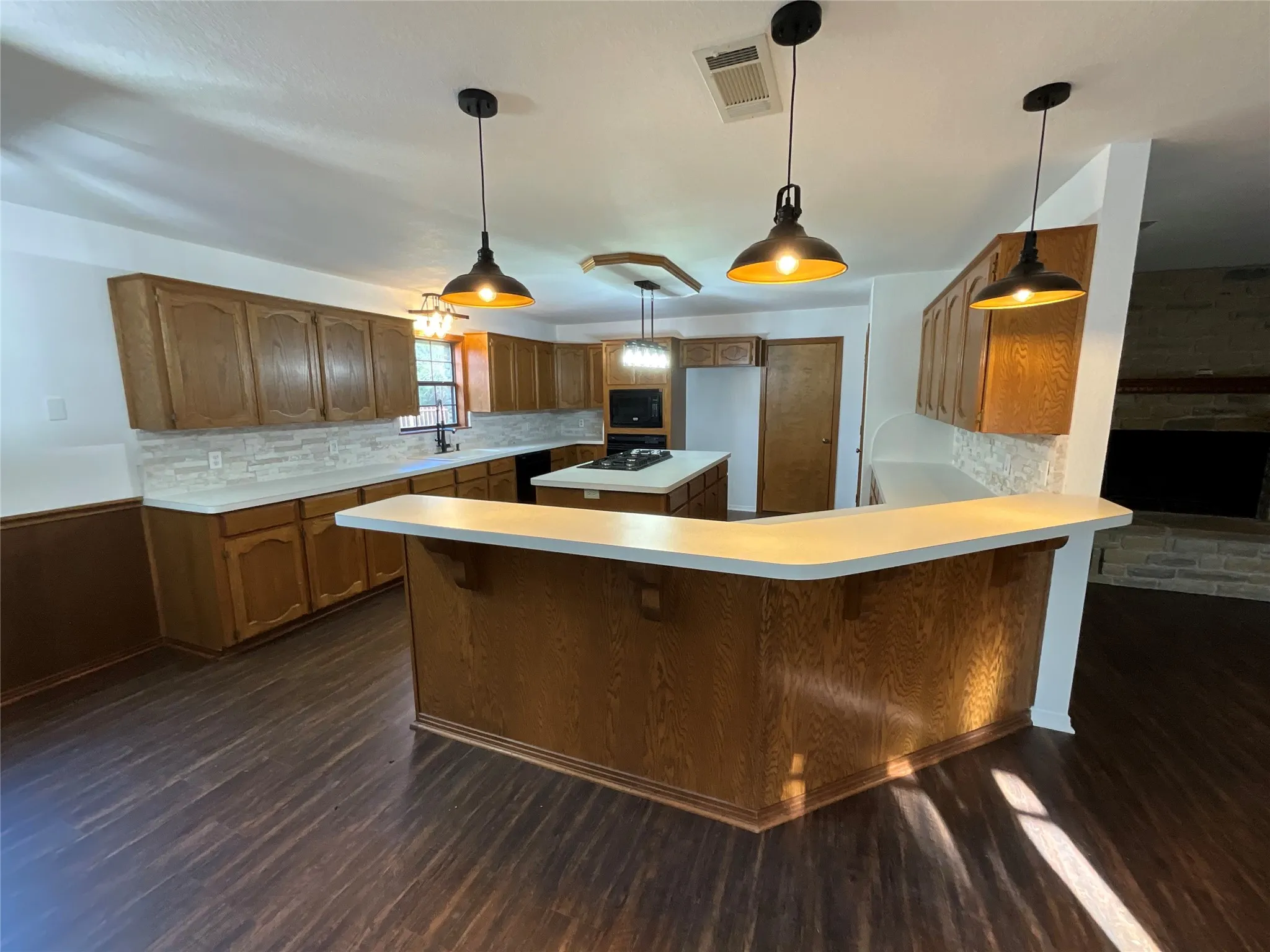 Single Family Residence For Sale in Hamilton County , 999 W Boynton st, Hamilton, Texas 76531, 4 Bedrooms, 4 Bathrooms, 2 Garage spaces, 2,689 Sqft, built in 1996, Price $695,000, mls#21213284, Real Estate Agent in Hamilton, Homes For Sale in Hamilton county, Homes For Sale in Hamilton, Realtor in Hamilton Texas, Real Estate Brokerage Independent Realty Texas, Luminita Cordes Realtor