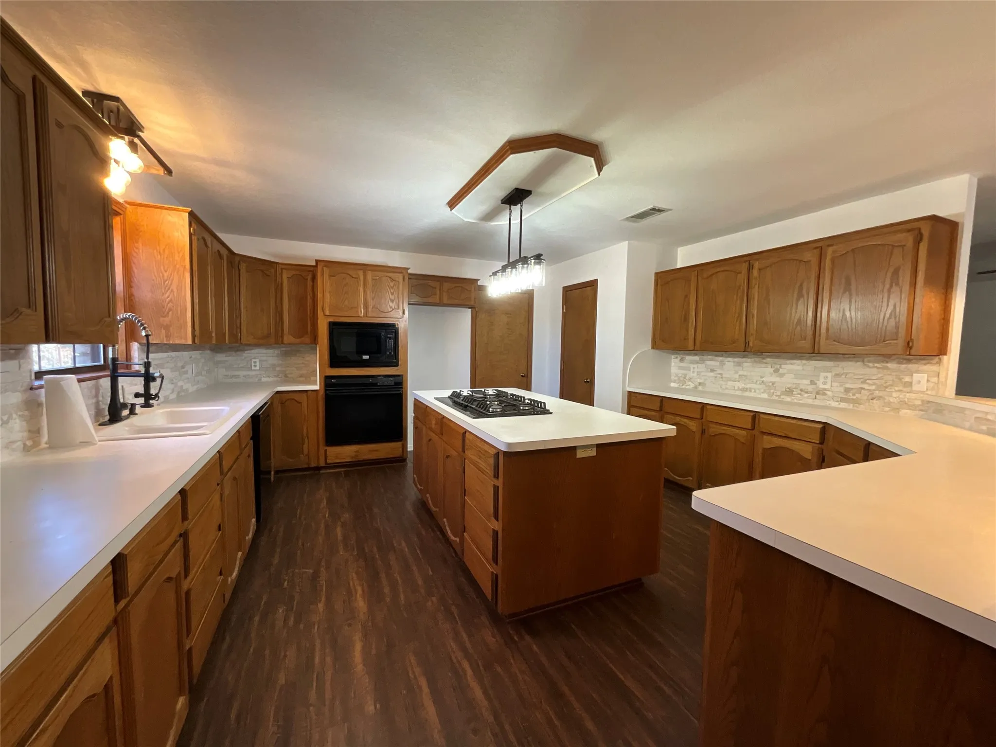 Single Family Residence For Sale in Hamilton County , 999 W Boynton st, Hamilton, Texas 76531, 4 Bedrooms, 4 Bathrooms, 2 Garage spaces, 2,689 Sqft, built in 1996, Price $695,000, mls#21213284, Real Estate Agent in Hamilton, Homes For Sale in Hamilton county, Homes For Sale in Hamilton, Realtor in Hamilton Texas, Real Estate Brokerage Independent Realty Texas, Luminita Cordes Realtor