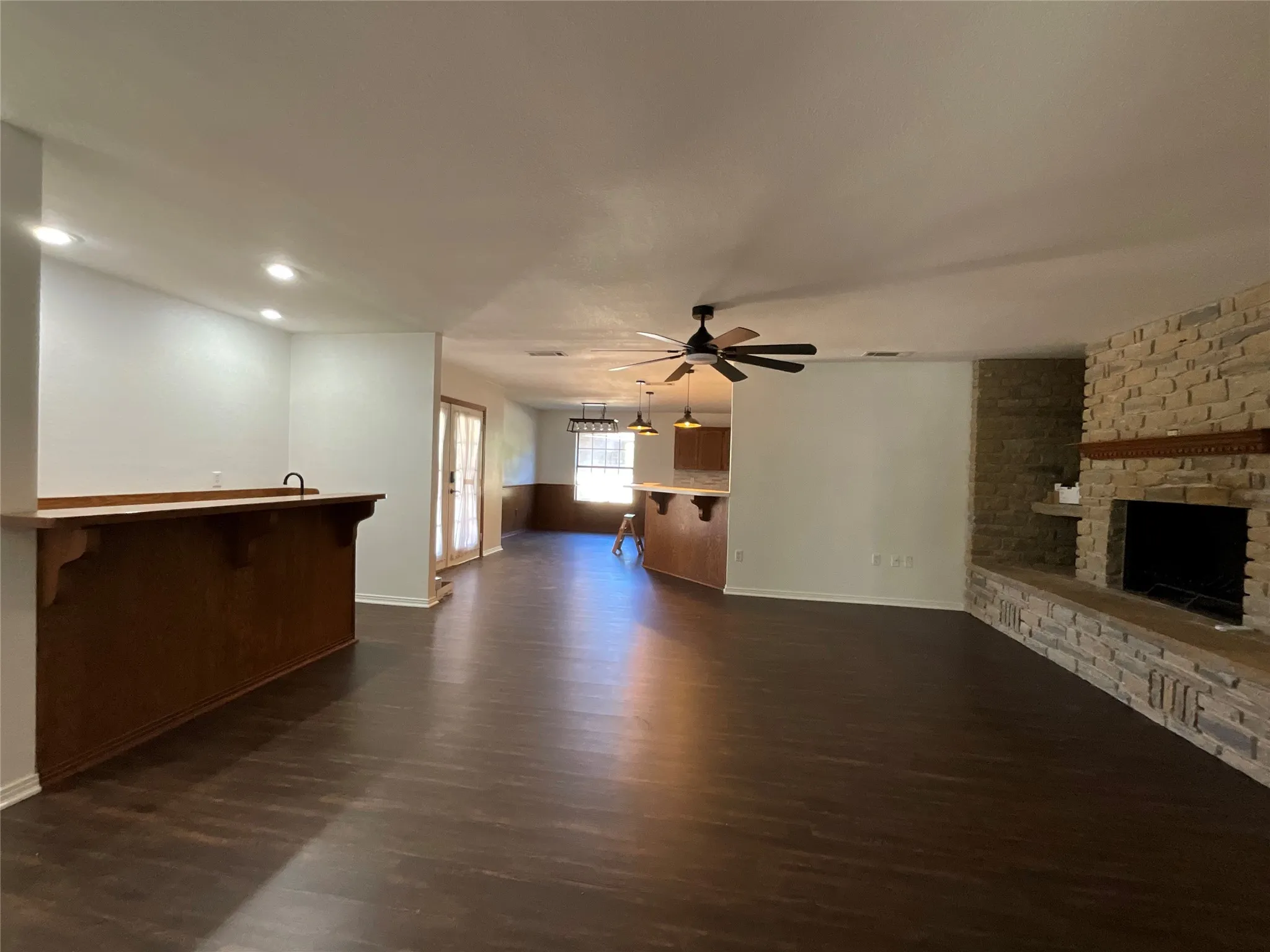 Single Family Residence For Sale in Hamilton County , 999 W Boynton st, Hamilton, Texas 76531, 4 Bedrooms, 4 Bathrooms, 2 Garage spaces, 2,689 Sqft, built in 1996, Price $695,000, mls#21213284, Real Estate Agent in Hamilton, Homes For Sale in Hamilton county, Homes For Sale in Hamilton, Realtor in Hamilton Texas, Real Estate Brokerage Independent Realty Texas, Luminita Cordes Realtor