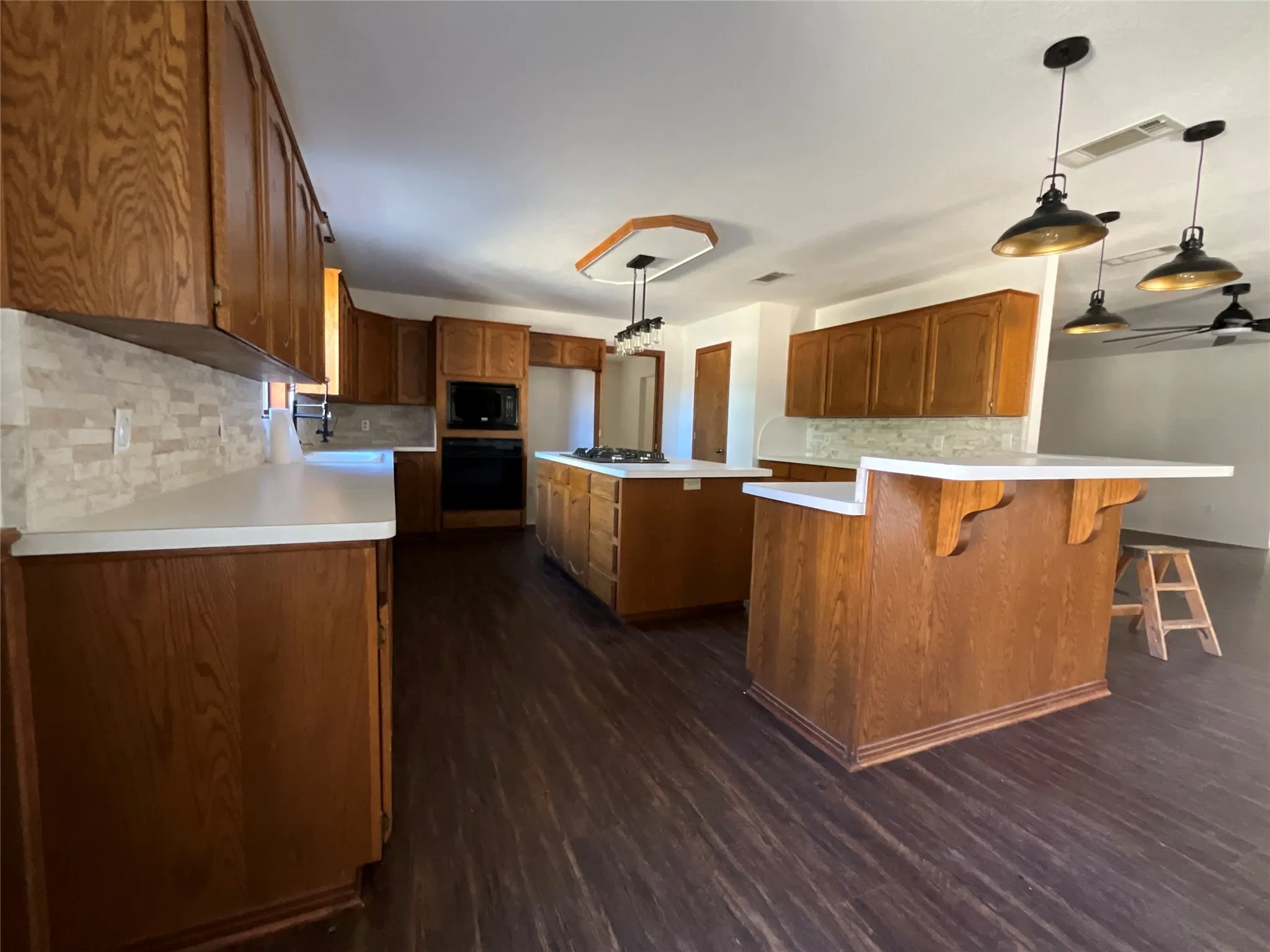 Single Family Residence For Sale in Hamilton County , 999 W Boynton st, Hamilton, Texas 76531, 4 Bedrooms, 4 Bathrooms, 2 Garage spaces, 2,689 Sqft, built in 1996, Price $695,000, mls#21213284, Real Estate Agent in Hamilton, Homes For Sale in Hamilton county, Homes For Sale in Hamilton, Realtor in Hamilton Texas, Real Estate Brokerage Independent Realty Texas, Luminita Cordes Realtor