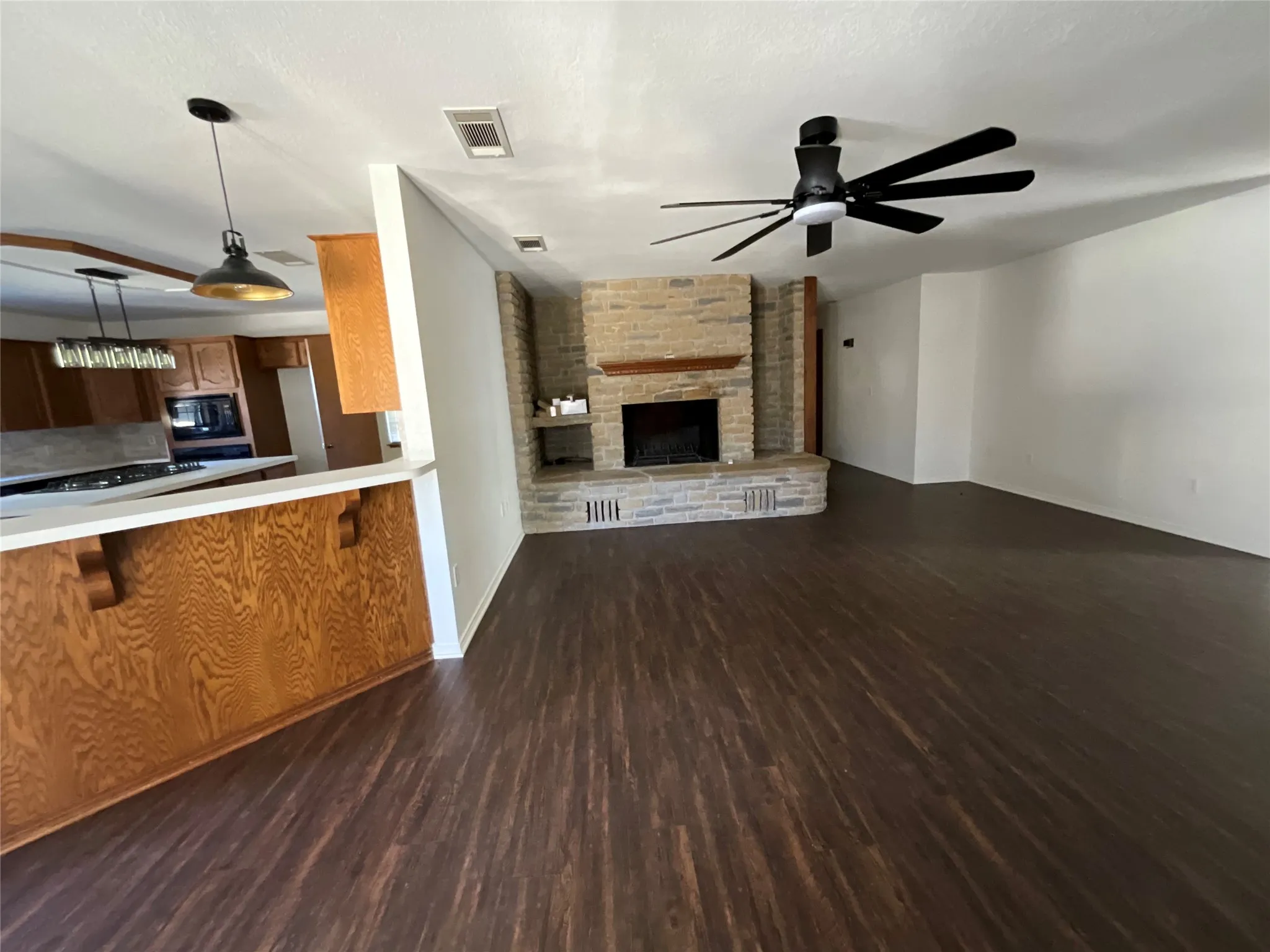 Single Family Residence For Sale in Hamilton County , 999 W Boynton st, Hamilton, Texas 76531, 4 Bedrooms, 4 Bathrooms, 2 Garage spaces, 2,689 Sqft, built in 1996, Price $695,000, mls#21213284, Real Estate Agent in Hamilton, Homes For Sale in Hamilton county, Homes For Sale in Hamilton, Realtor in Hamilton Texas, Real Estate Brokerage Independent Realty Texas, Luminita Cordes Realtor