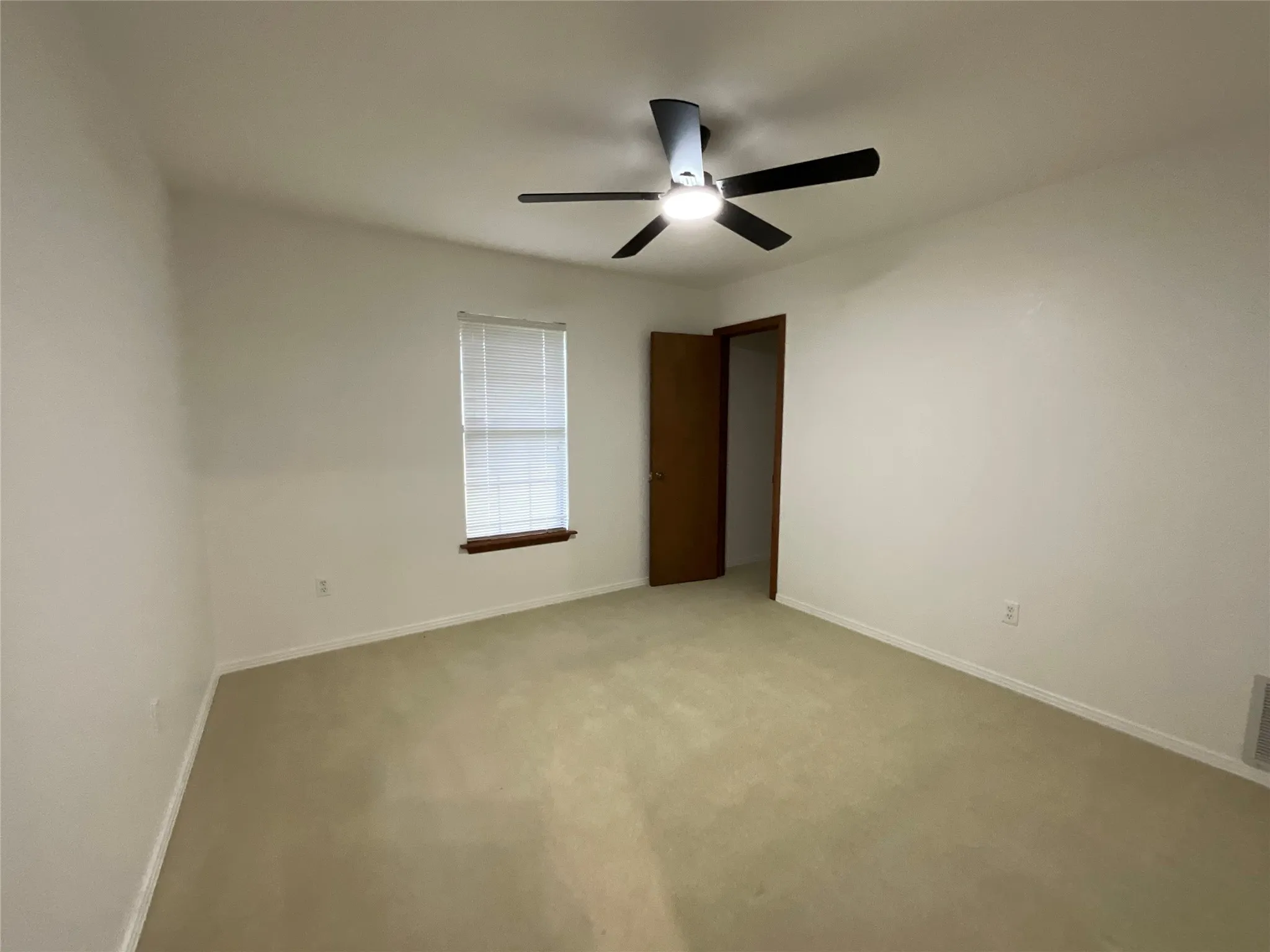 Single Family Residence For Sale in Hamilton County , 999 W Boynton st, Hamilton, Texas 76531, 4 Bedrooms, 4 Bathrooms, 2 Garage spaces, 2,689 Sqft, built in 1996, Price $695,000, mls#21213284, Real Estate Agent in Hamilton, Homes For Sale in Hamilton county, Homes For Sale in Hamilton, Realtor in Hamilton Texas, Real Estate Brokerage Independent Realty Texas, Luminita Cordes Realtor
