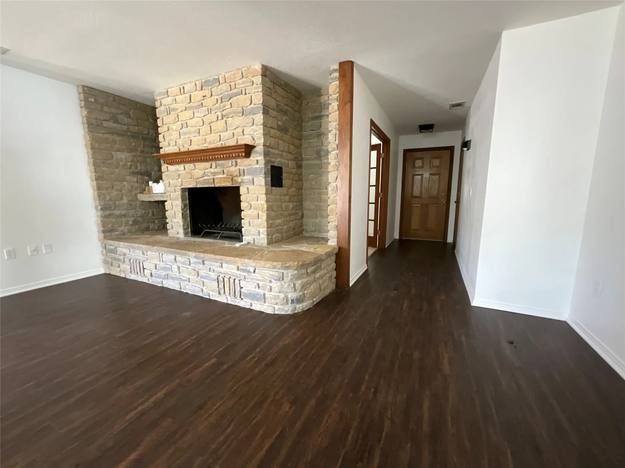 Single Family Residence For Sale in Hamilton County , 999 W Boynton st, Hamilton, Texas 76531, 4 Bedrooms, 4 Bathrooms, 2 Garage spaces, 2,689 Sqft, built in 1996, Price $695,000, mls#21213284, Real Estate Agent in Hamilton, Homes For Sale in Hamilton county, Homes For Sale in Hamilton, Realtor in Hamilton Texas, Real Estate Brokerage Independent Realty Texas, Luminita Cordes Realtor