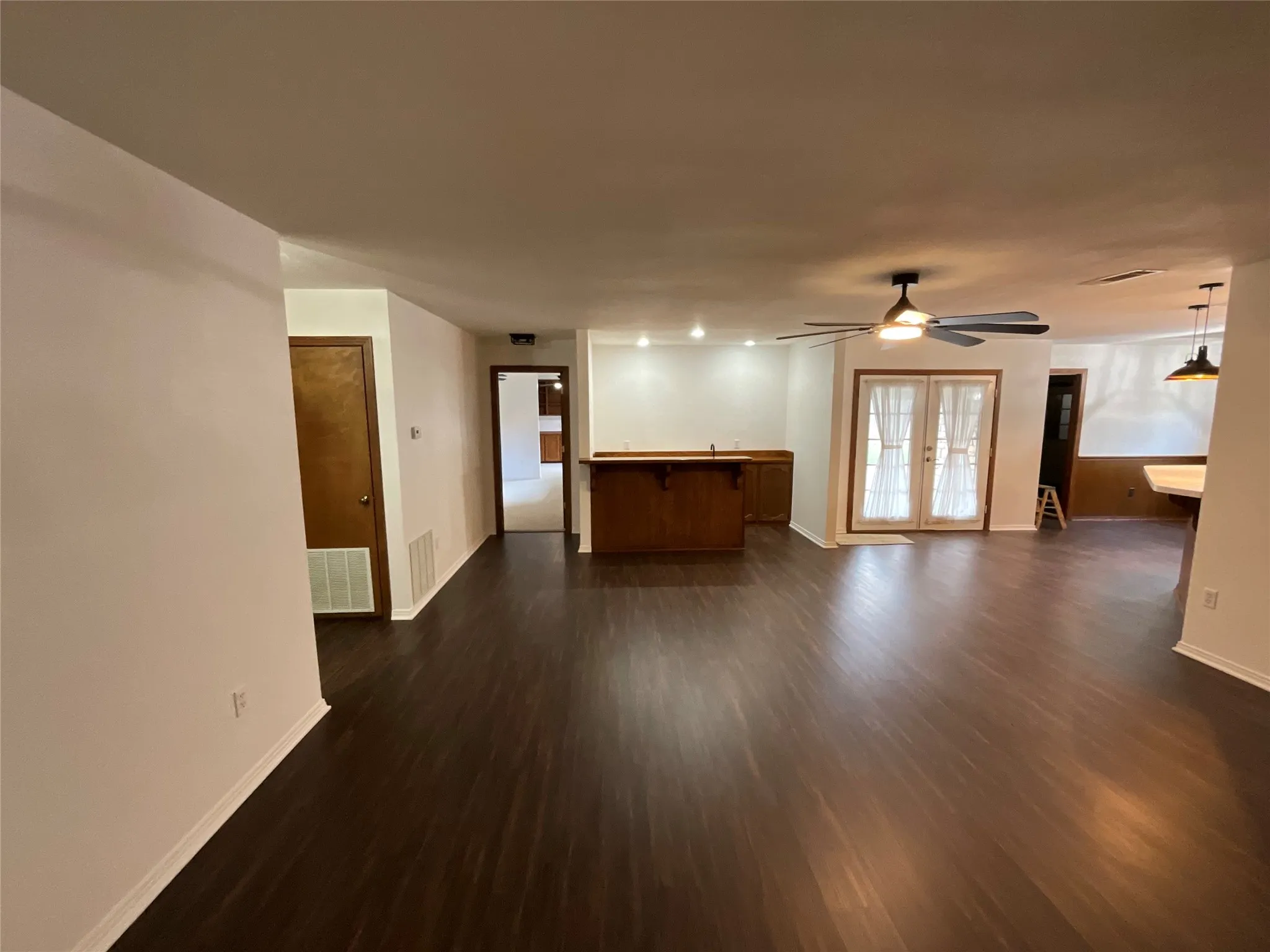 Single Family Residence For Sale in Hamilton County , 999 W Boynton st, Hamilton, Texas 76531, 4 Bedrooms, 4 Bathrooms, 2 Garage spaces, 2,689 Sqft, built in 1996, Price $695,000, mls#21213284, Real Estate Agent in Hamilton, Homes For Sale in Hamilton county, Homes For Sale in Hamilton, Realtor in Hamilton Texas, Real Estate Brokerage Independent Realty Texas, Luminita Cordes Realtor