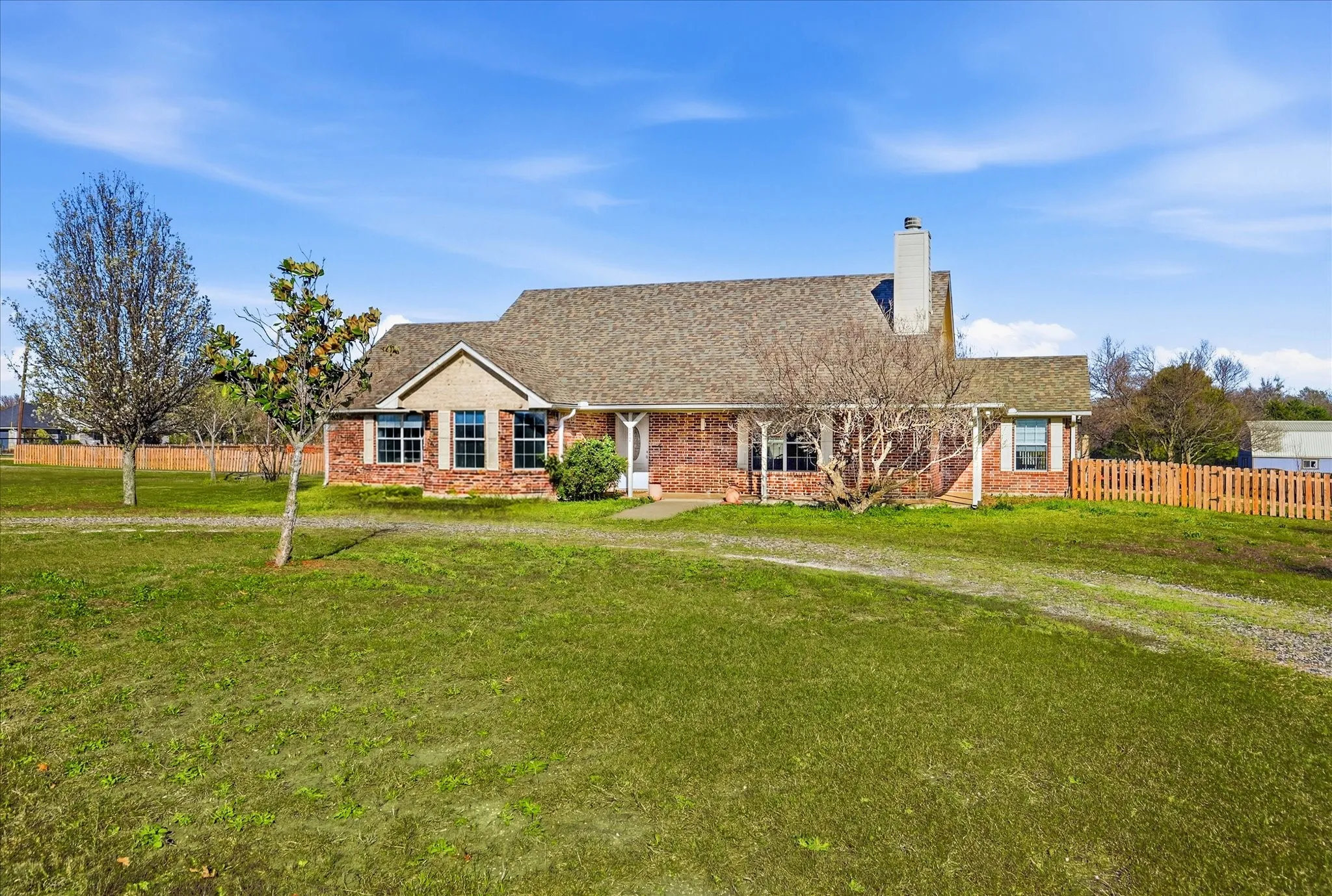 Single Family Residence For Sale in Fannin County , 112 Harli Drive, Trenton, Texas 75490, 3 Bedroom, 2 Bathroom, 2 Garage spaces, 2,054 Sqft, built in 2005, mls#21209955, Real Estate Agent in Trenton, Homes For Sale in Fannin county, Homes For Sale in Trenton, Realtor in Trenton Texas, Real Estate Brokerage Independent Realty Texas, Luminita Cordes Realtor