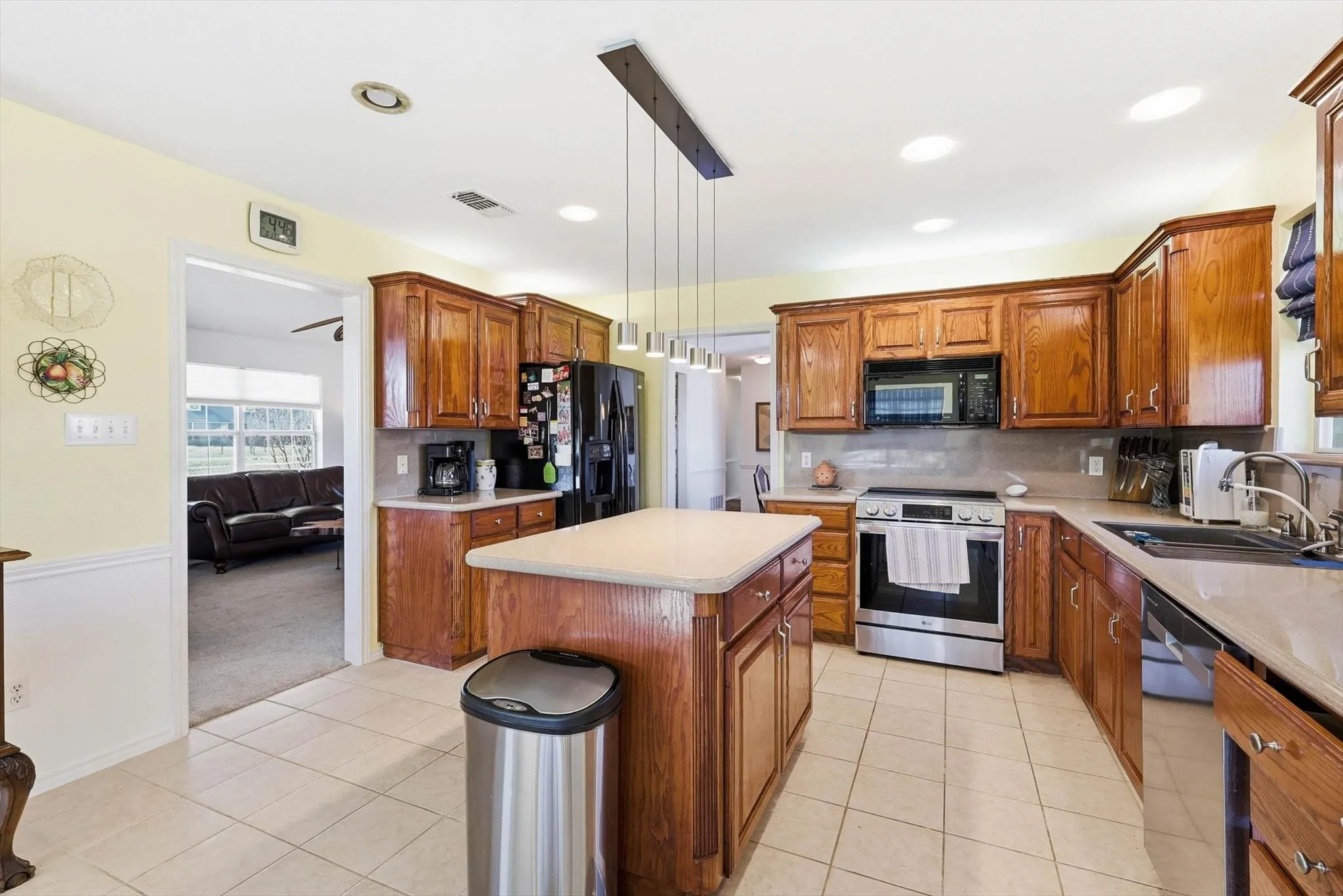 Single Family Residence For Sale in Fannin County , 112 Harli Drive, Trenton, Texas 75490, 3 Bedroom, 2 Bathroom, 2 Garage spaces, 2,054 Sqft, built in 2005, mls#21209955, Real Estate Agent in Trenton, Homes For Sale in Fannin county, Homes For Sale in Trenton, Realtor in Trenton Texas, Real Estate Brokerage Independent Realty Texas, Luminita Cordes Realtor