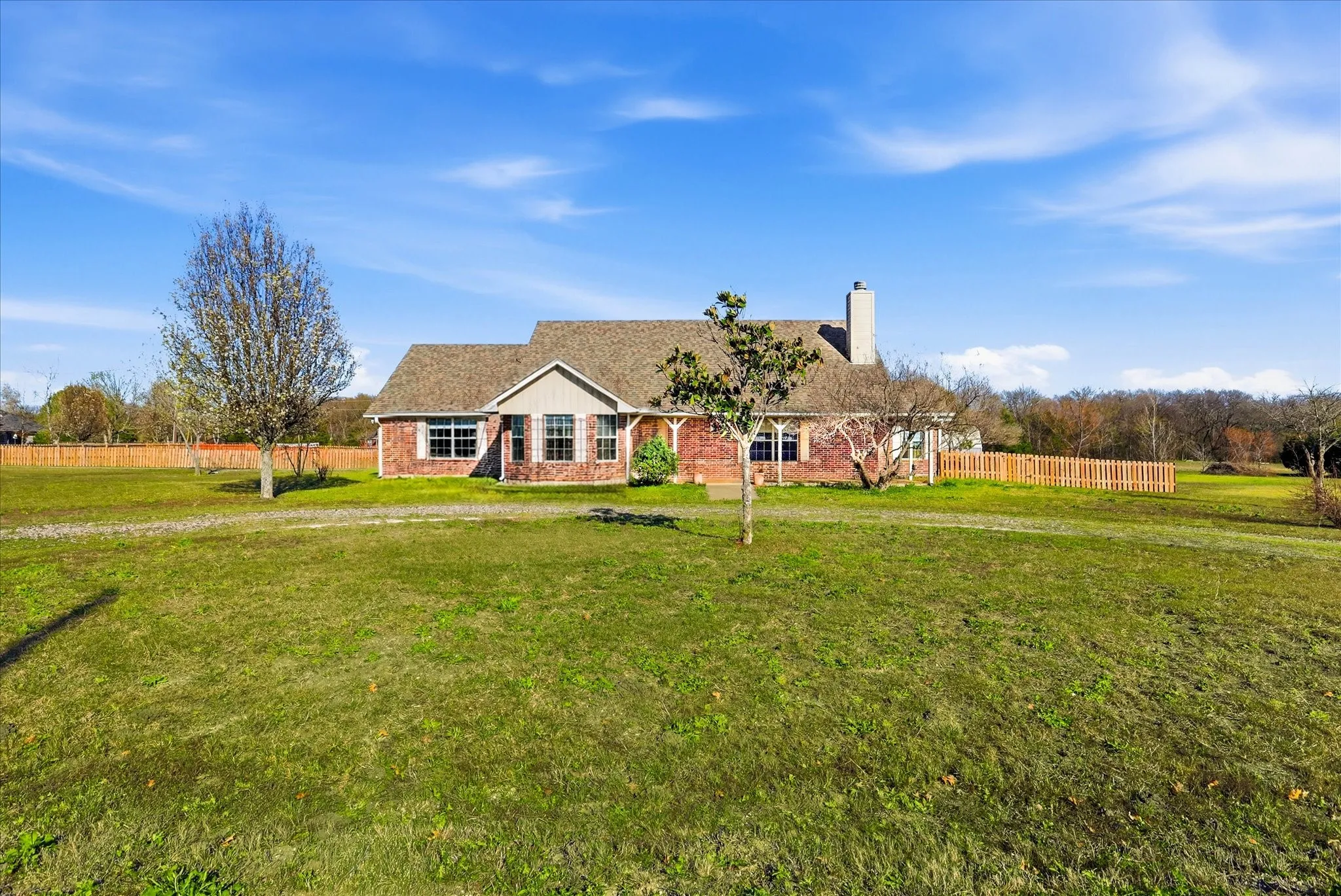 Single Family Residence For Sale in Fannin County , 112 Harli Drive, Trenton, Texas 75490, 3 Bedroom, 2 Bathroom, 2 Garage spaces, 2,054 Sqft, built in 2005, mls#21209955, Real Estate Agent in Trenton, Homes For Sale in Fannin county, Homes For Sale in Trenton, Realtor in Trenton Texas, Real Estate Brokerage Independent Realty Texas, Luminita Cordes Realtor