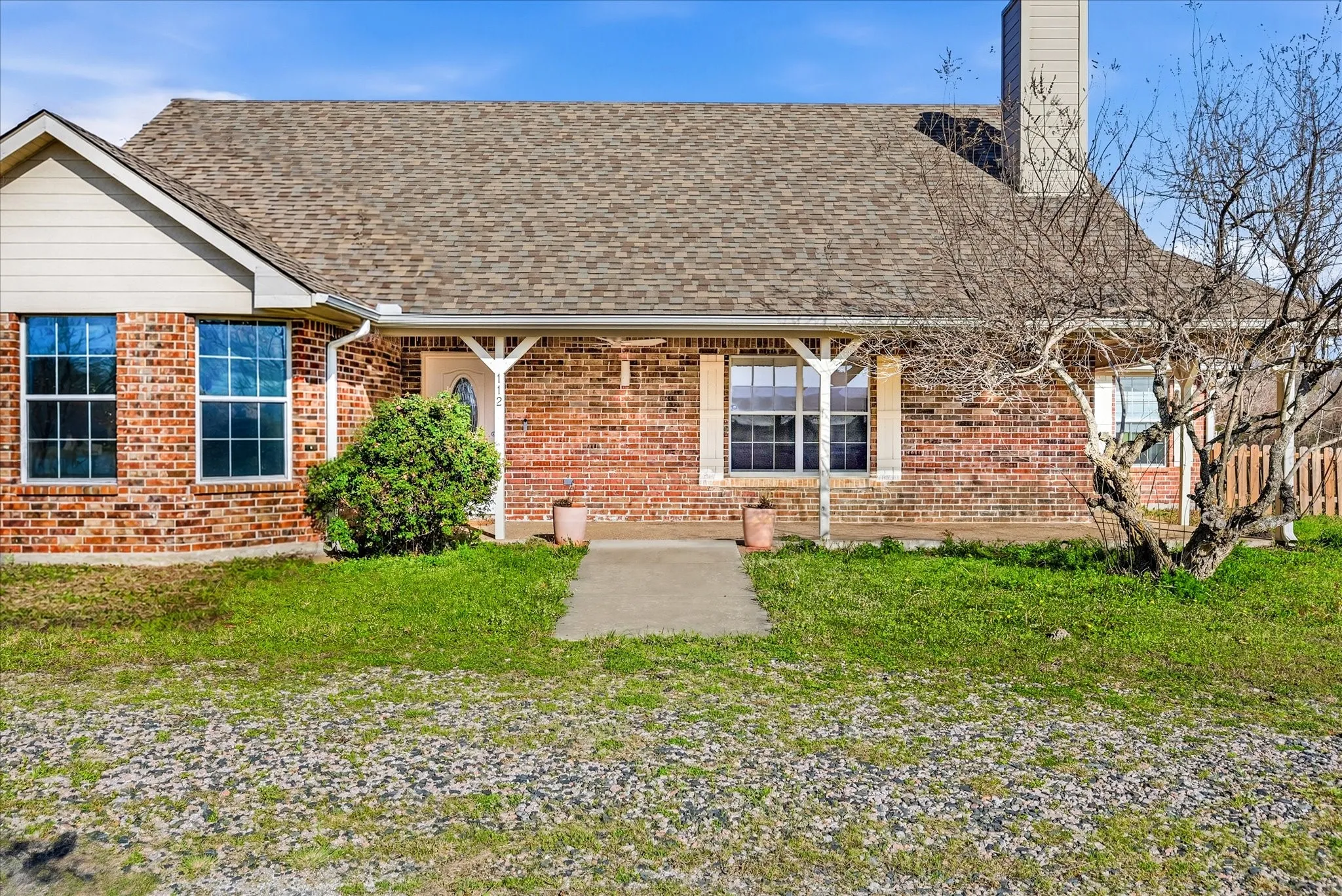 Single Family Residence For Sale in Fannin County , 112 Harli Drive, Trenton, Texas 75490, 3 Bedroom, 2 Bathroom, 2 Garage spaces, 2,054 Sqft, built in 2005, mls#21209955, Real Estate Agent in Trenton, Homes For Sale in Fannin county, Homes For Sale in Trenton, Realtor in Trenton Texas, Real Estate Brokerage Independent Realty Texas, Luminita Cordes Realtor
