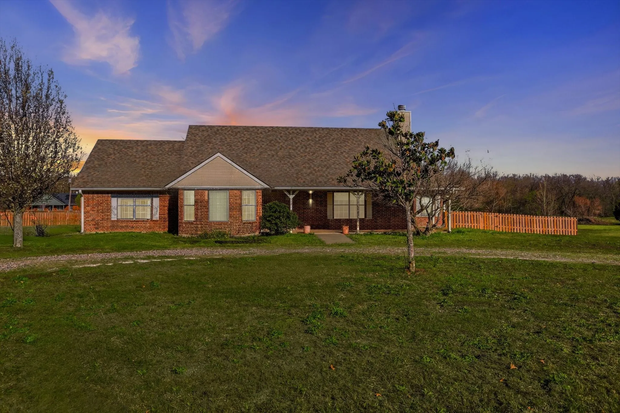Single Family Residence For Sale in Fannin County , 112 Harli Drive, Trenton, Texas 75490, 3 Bedroom, 2 Bathroom, 2 Garage spaces, 2,054 Sqft, built in 2005, mls#21209955, Real Estate Agent in Trenton, Homes For Sale in Fannin county, Homes For Sale in Trenton, Realtor in Trenton Texas, Real Estate Brokerage Independent Realty Texas, Luminita Cordes Realtor