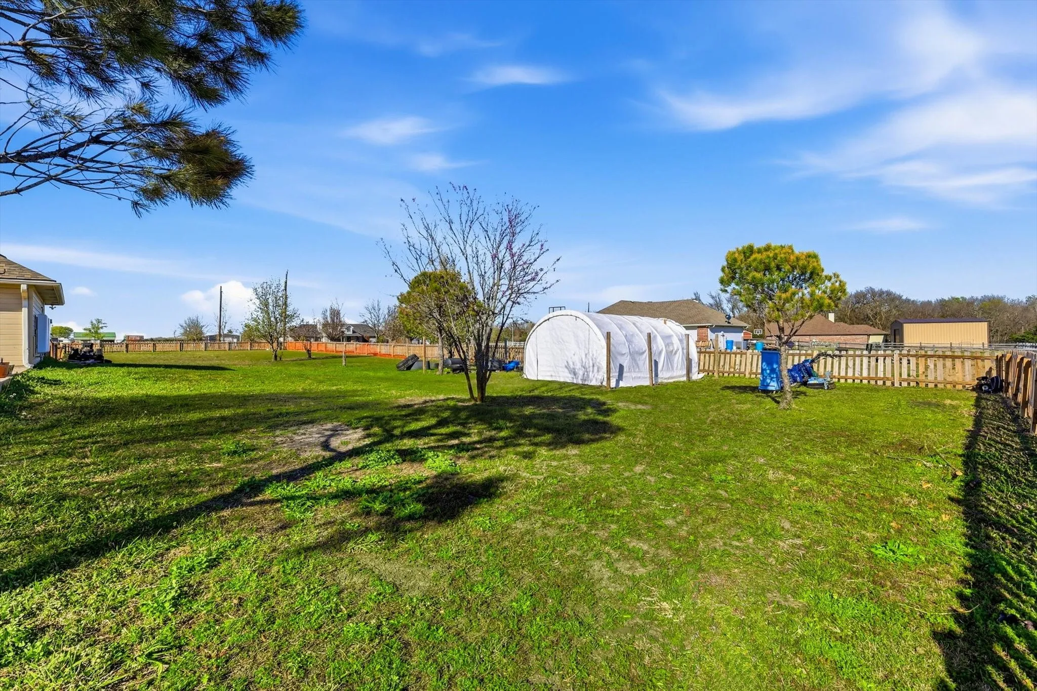 Single Family Residence For Sale in Fannin County , 112 Harli Drive, Trenton, Texas 75490, 3 Bedroom, 2 Bathroom, 2 Garage spaces, 2,054 Sqft, built in 2005, mls#21209955, Real Estate Agent in Trenton, Homes For Sale in Fannin county, Homes For Sale in Trenton, Realtor in Trenton Texas, Real Estate Brokerage Independent Realty Texas, Luminita Cordes Realtor