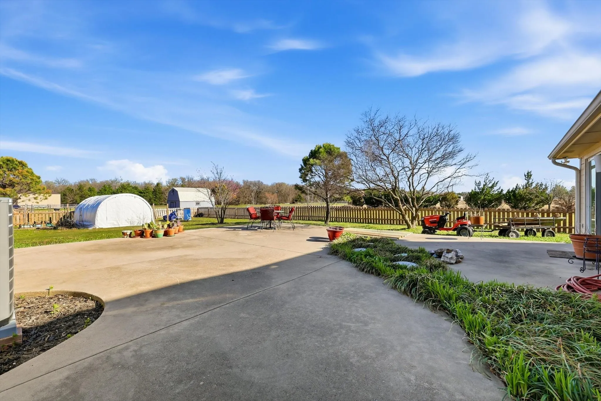 Single Family Residence For Sale in Fannin County , 112 Harli Drive, Trenton, Texas 75490, 3 Bedroom, 2 Bathroom, 2 Garage spaces, 2,054 Sqft, built in 2005, mls#21209955, Real Estate Agent in Trenton, Homes For Sale in Fannin county, Homes For Sale in Trenton, Realtor in Trenton Texas, Real Estate Brokerage Independent Realty Texas, Luminita Cordes Realtor