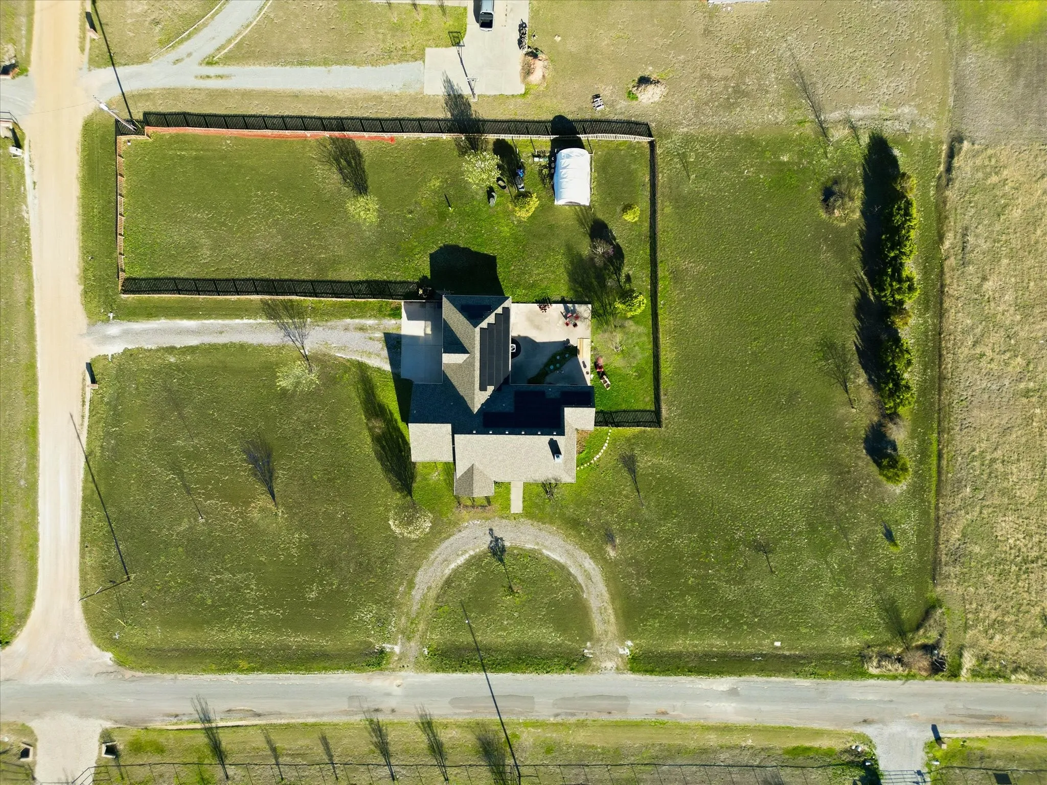 Single Family Residence For Sale in Fannin County , 112 Harli Drive, Trenton, Texas 75490, 3 Bedroom, 2 Bathroom, 2 Garage spaces, 2,054 Sqft, built in 2005, mls#21209955, Real Estate Agent in Trenton, Homes For Sale in Fannin county, Homes For Sale in Trenton, Realtor in Trenton Texas, Real Estate Brokerage Independent Realty Texas, Luminita Cordes Realtor