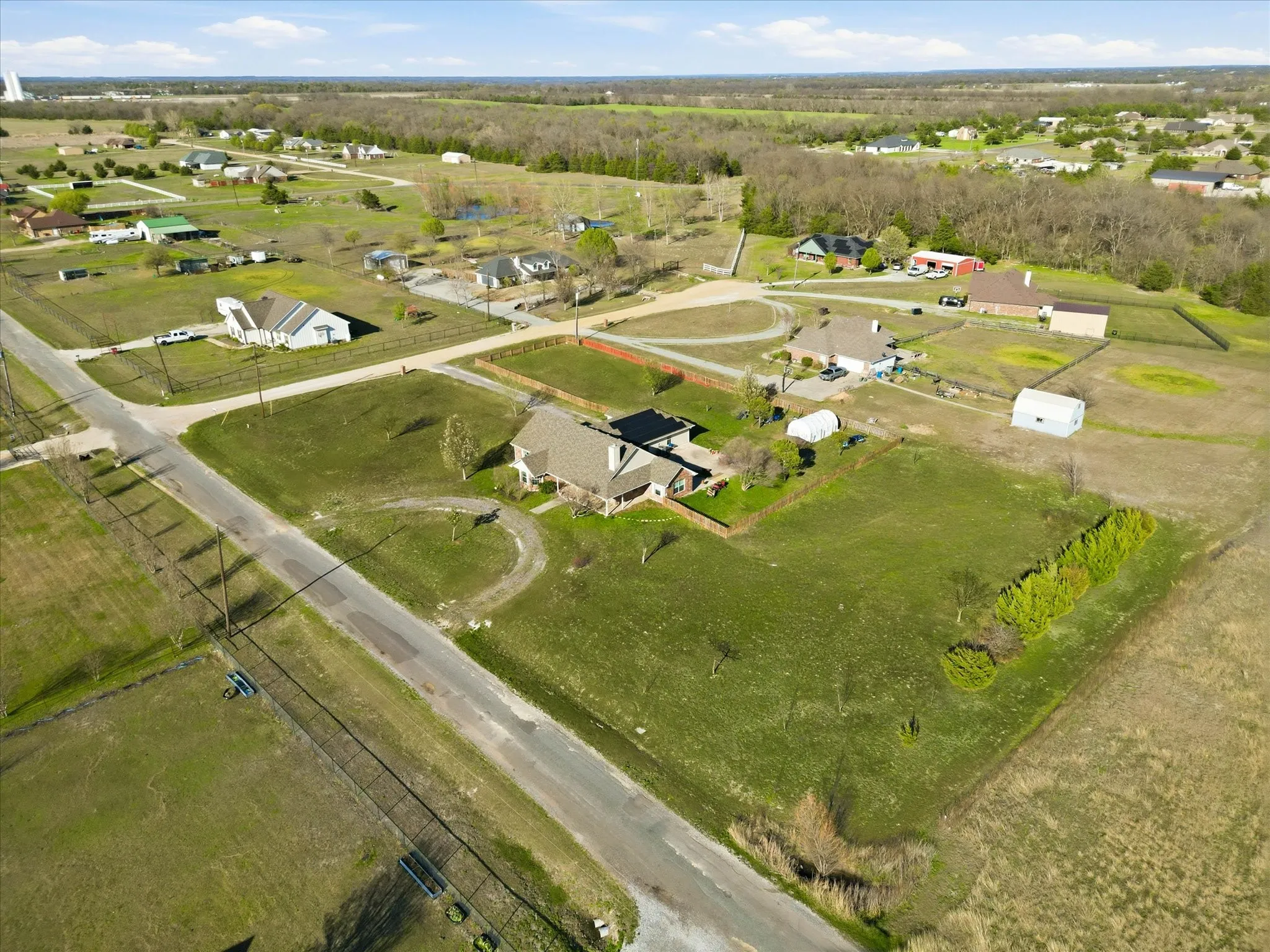 Single Family Residence For Sale in Fannin County , 112 Harli Drive, Trenton, Texas 75490, 3 Bedroom, 2 Bathroom, 2 Garage spaces, 2,054 Sqft, built in 2005, mls#21209955, Real Estate Agent in Trenton, Homes For Sale in Fannin county, Homes For Sale in Trenton, Realtor in Trenton Texas, Real Estate Brokerage Independent Realty Texas, Luminita Cordes Realtor