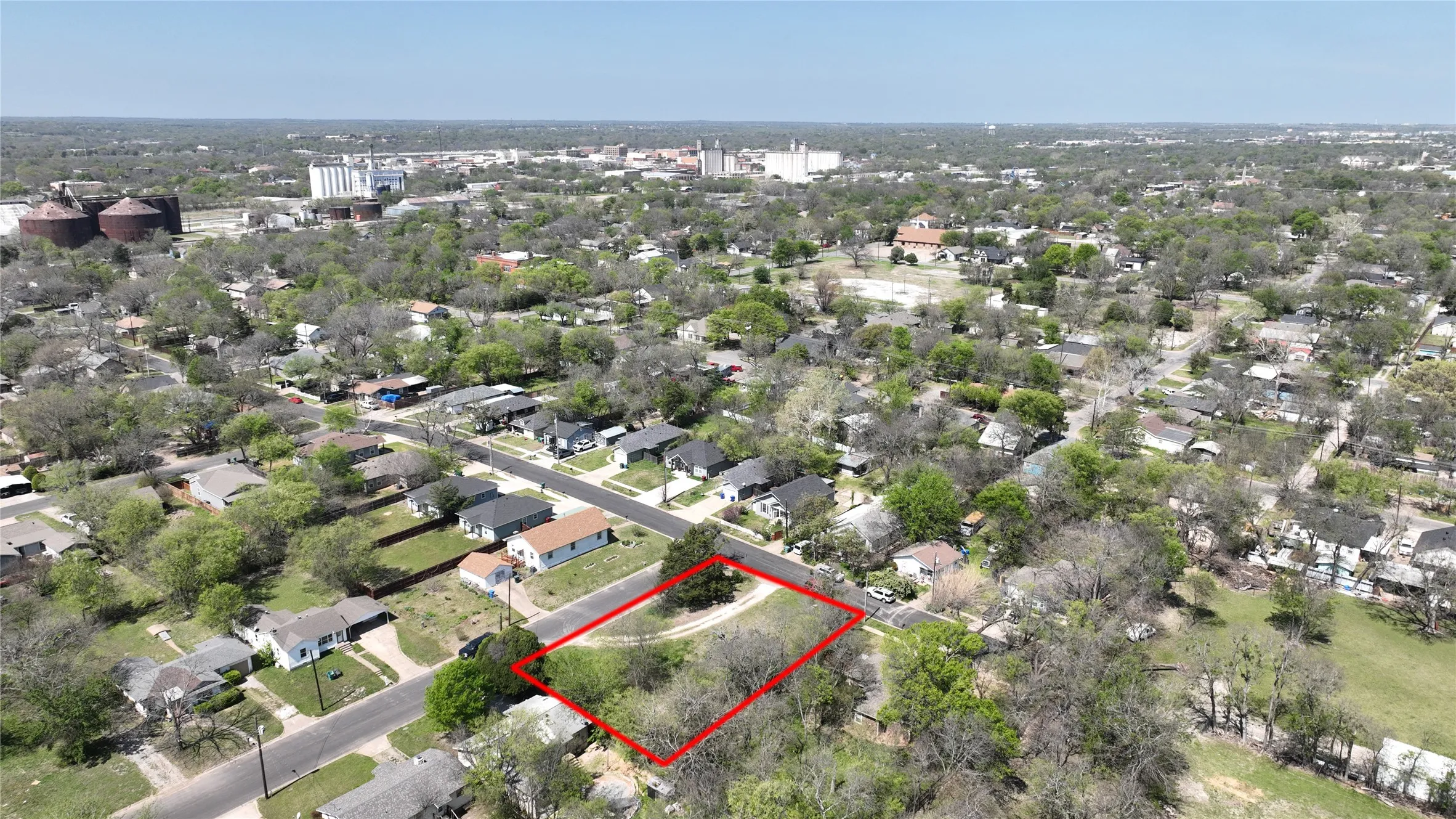 Aerial view of property's location featuring property boundaries highlighted