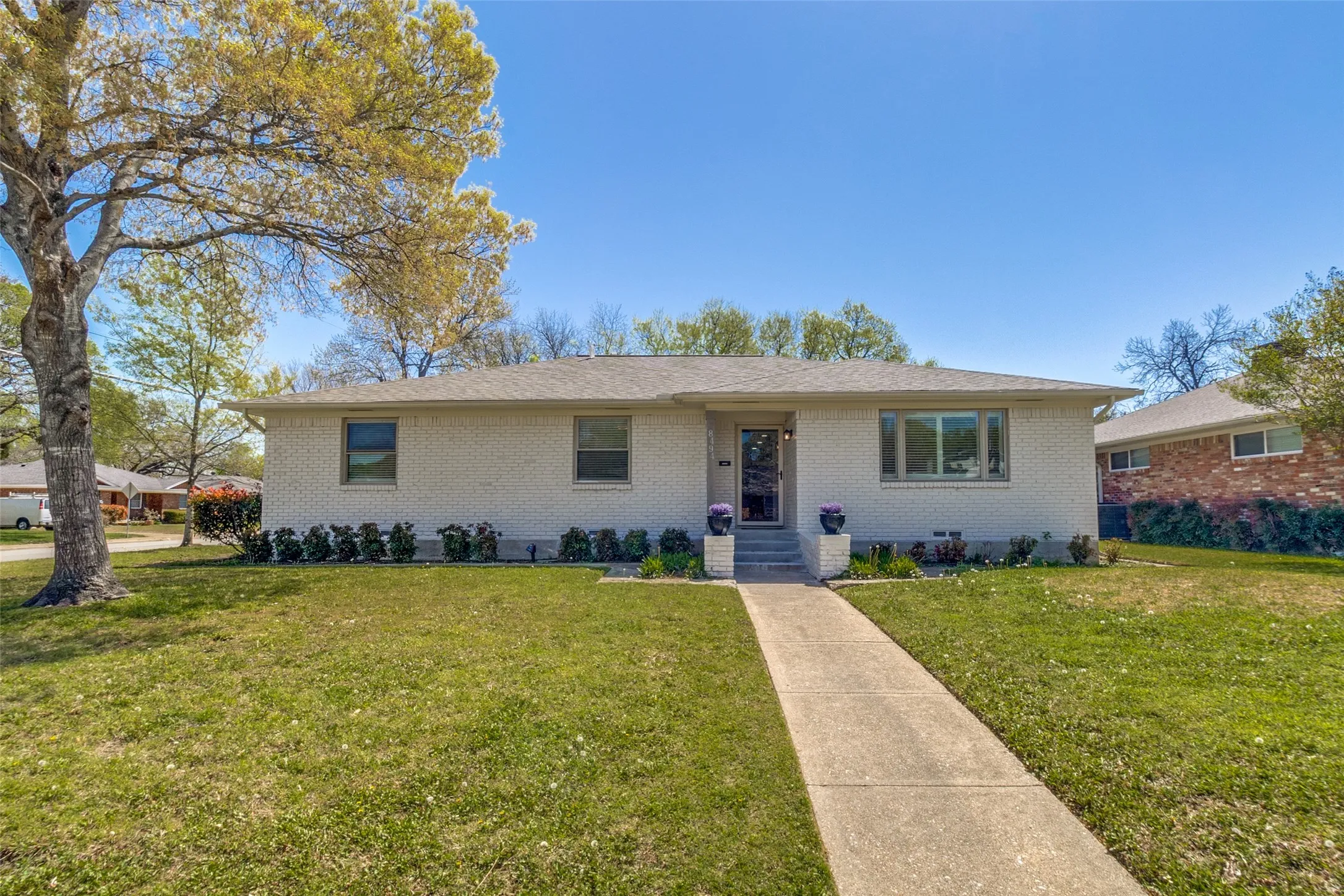 Single Family Residence For Sale in Dallas County , 8494 Swift Avenue, Dallas, Texas 75228, 3 Bedroom, 2 Bathroom, 2 Garage spaces, 1,837 Sqft, built in 1962, mls#21213121, Real Estate Agent in Dallas, Homes For Sale in Dallas county, Homes For Sale in Dallas, Realtor in Dallas Texas, Real Estate Brokerage Independent Realty Texas, Luminita Cordes Realtor