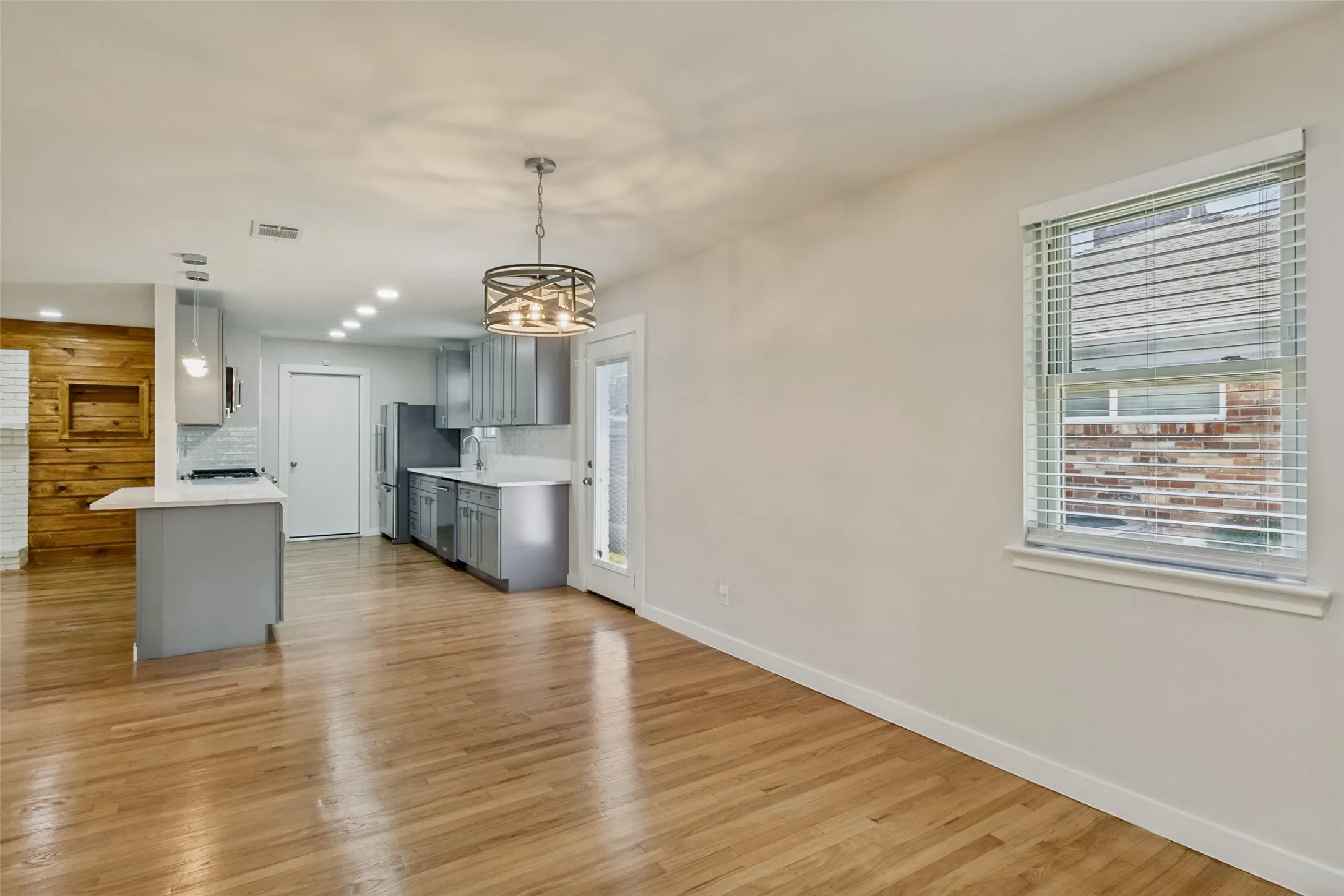 Single Family Residence For Sale in Dallas County , 8494 Swift Avenue, Dallas, Texas 75228, 3 Bedroom, 2 Bathroom, 2 Garage spaces, 1,837 Sqft, built in 1962, mls#21213121, Real Estate Agent in Dallas, Homes For Sale in Dallas county, Homes For Sale in Dallas, Realtor in Dallas Texas, Real Estate Brokerage Independent Realty Texas, Luminita Cordes Realtor