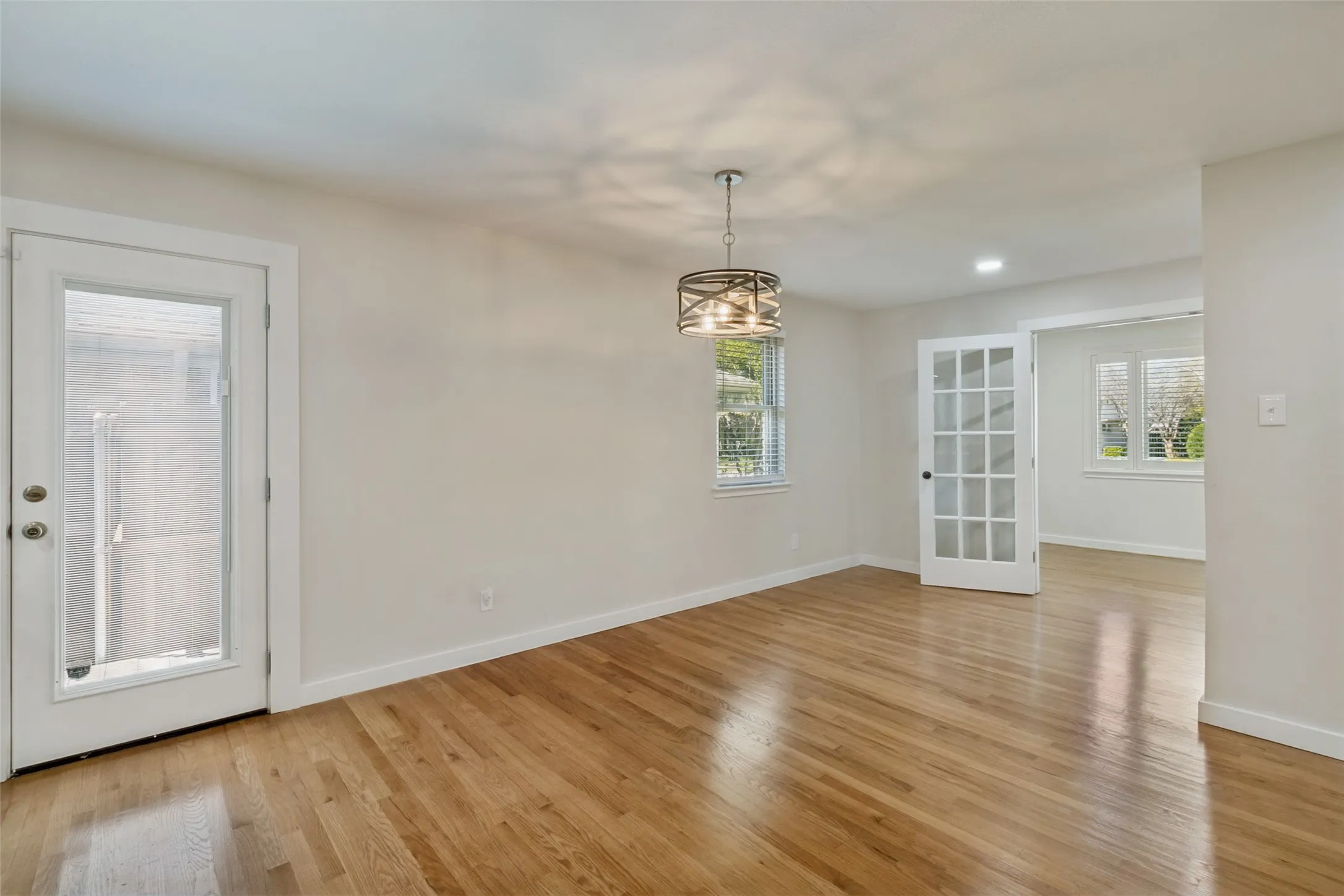 Single Family Residence For Sale in Dallas County , 8494 Swift Avenue, Dallas, Texas 75228, 3 Bedroom, 2 Bathroom, 2 Garage spaces, 1,837 Sqft, built in 1962, mls#21213121, Real Estate Agent in Dallas, Homes For Sale in Dallas county, Homes For Sale in Dallas, Realtor in Dallas Texas, Real Estate Brokerage Independent Realty Texas, Luminita Cordes Realtor