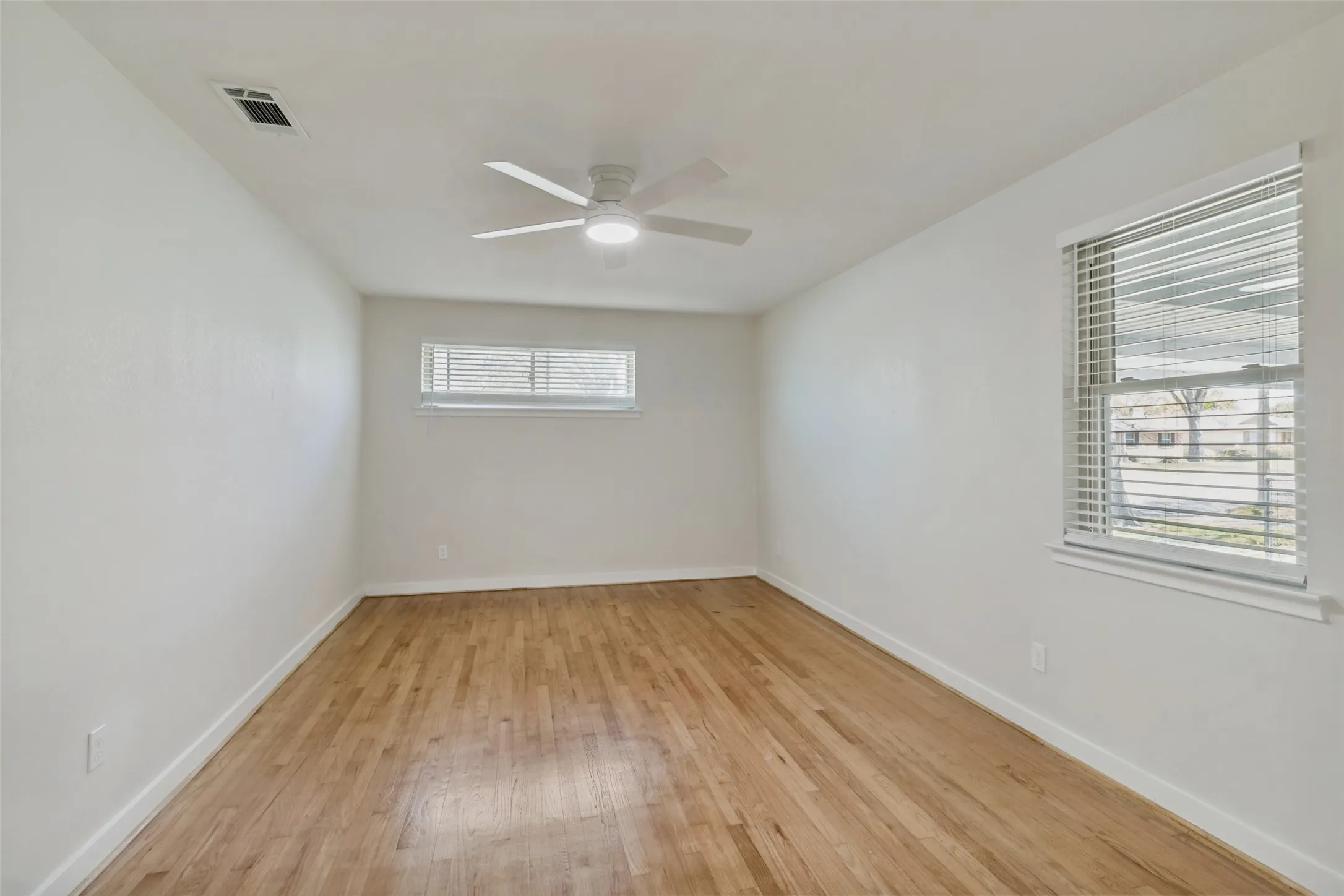 Single Family Residence For Sale in Dallas County , 8494 Swift Avenue, Dallas, Texas 75228, 3 Bedroom, 2 Bathroom, 2 Garage spaces, 1,837 Sqft, built in 1962, mls#21213121, Real Estate Agent in Dallas, Homes For Sale in Dallas county, Homes For Sale in Dallas, Realtor in Dallas Texas, Real Estate Brokerage Independent Realty Texas, Luminita Cordes Realtor