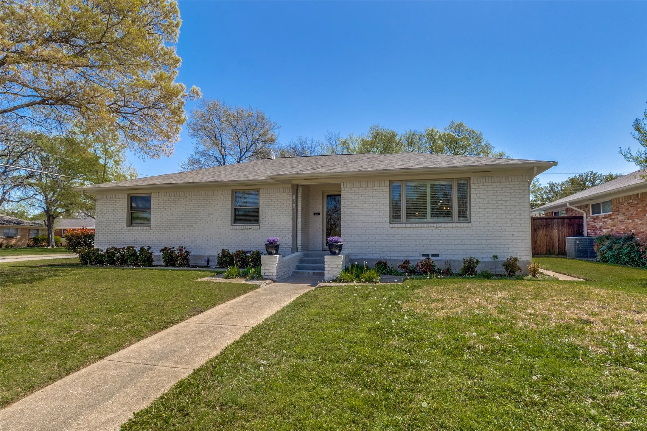 Single Family Residence For Sale in Dallas County , 8494 Swift Avenue, Dallas, Texas 75228, 3 Bedroom, 2 Bathroom, 2 Garage spaces, 1,837 Sqft, built in 1962, mls#21213121, Real Estate Agent in Dallas, Homes For Sale in Dallas county, Homes For Sale in Dallas, Realtor in Dallas Texas, Real Estate Brokerage Independent Realty Texas, Luminita Cordes Realtor