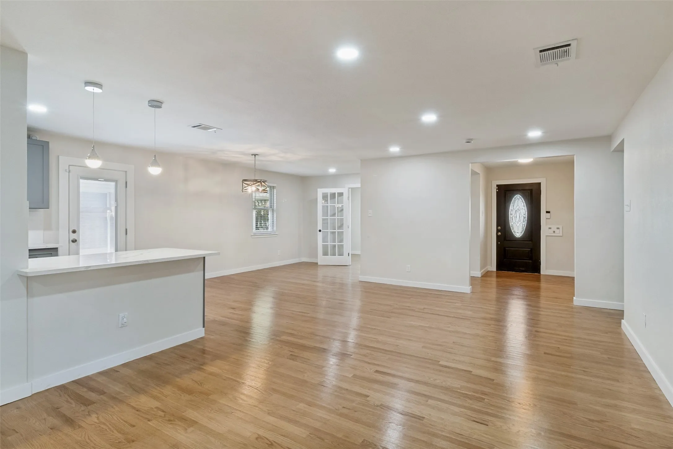 Single Family Residence For Sale in Dallas County , 8494 Swift Avenue, Dallas, Texas 75228, 3 Bedroom, 2 Bathroom, 2 Garage spaces, 1,837 Sqft, built in 1962, mls#21213121, Real Estate Agent in Dallas, Homes For Sale in Dallas county, Homes For Sale in Dallas, Realtor in Dallas Texas, Real Estate Brokerage Independent Realty Texas, Luminita Cordes Realtor