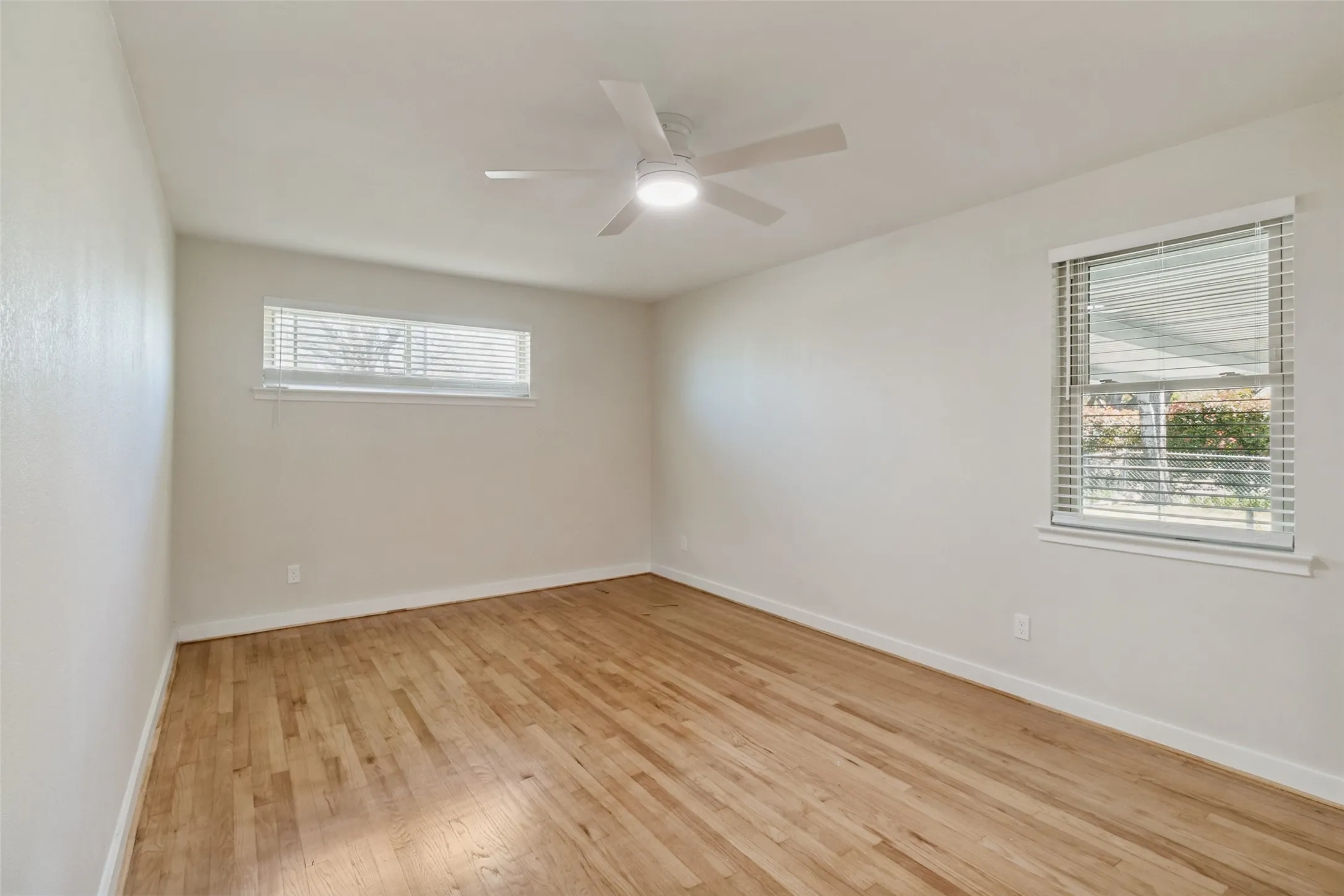 Single Family Residence For Sale in Dallas County , 8494 Swift Avenue, Dallas, Texas 75228, 3 Bedroom, 2 Bathroom, 2 Garage spaces, 1,837 Sqft, built in 1962, mls#21213121, Real Estate Agent in Dallas, Homes For Sale in Dallas county, Homes For Sale in Dallas, Realtor in Dallas Texas, Real Estate Brokerage Independent Realty Texas, Luminita Cordes Realtor