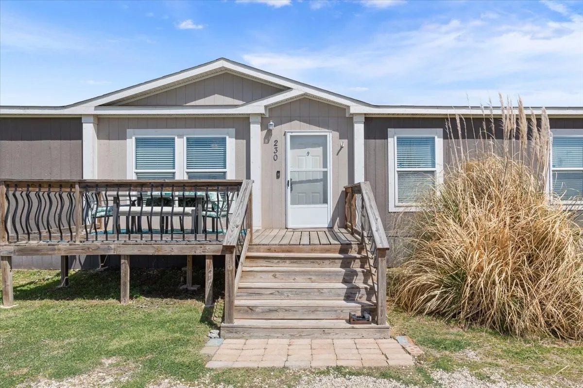Mobile Home For Sale in Mc Lennan County , 230 Rio Rim Road, Gholson, Texas 76705, 4 Bedroom, 2 Bathroom, Garage spaces, 1,976 Sqft, built in 2018, mls#21213328, Real Estate Agent in Gholson, Homes For Sale in Mc Lennan county, Homes For Sale in Gholson, Realtor in Gholson Texas, Real Estate Brokerage Independent Realty Texas, Luminita Cordes Realtor