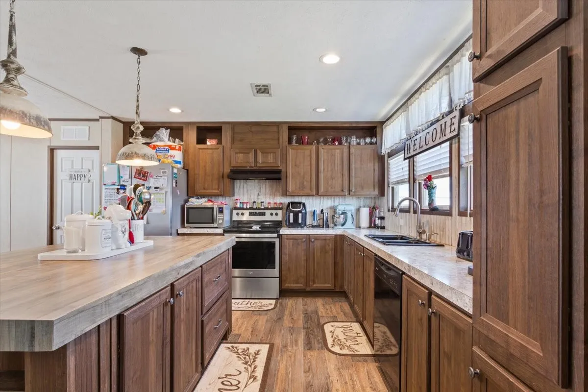 Mobile Home For Sale in Mc Lennan County , 230 Rio Rim Road, Gholson, Texas 76705, 4 Bedroom, 2 Bathroom, Garage spaces, 1,976 Sqft, built in 2018, mls#21213328, Real Estate Agent in Gholson, Homes For Sale in Mc Lennan county, Homes For Sale in Gholson, Realtor in Gholson Texas, Real Estate Brokerage Independent Realty Texas, Luminita Cordes Realtor