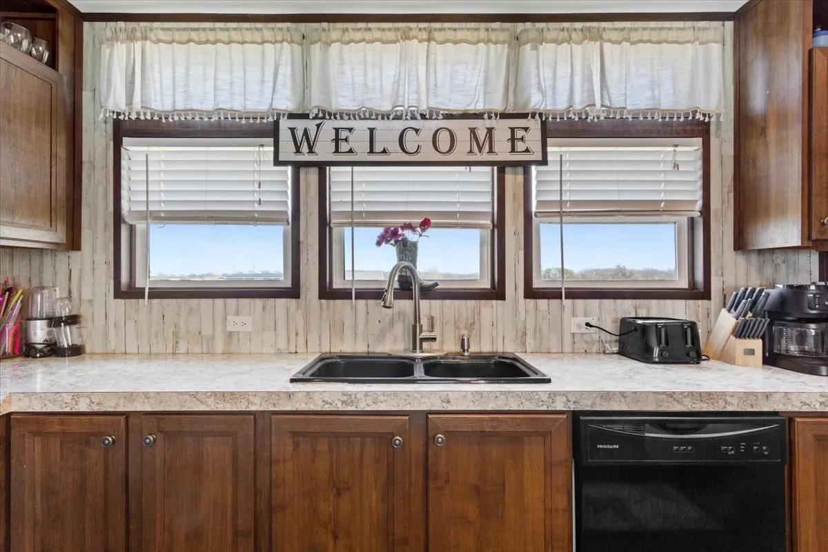 Mobile Home For Sale in Mc Lennan County , 230 Rio Rim Road, Gholson, Texas 76705, 4 Bedroom, 2 Bathroom, Garage spaces, 1,976 Sqft, built in 2018, mls#21213328, Real Estate Agent in Gholson, Homes For Sale in Mc Lennan county, Homes For Sale in Gholson, Realtor in Gholson Texas, Real Estate Brokerage Independent Realty Texas, Luminita Cordes Realtor
