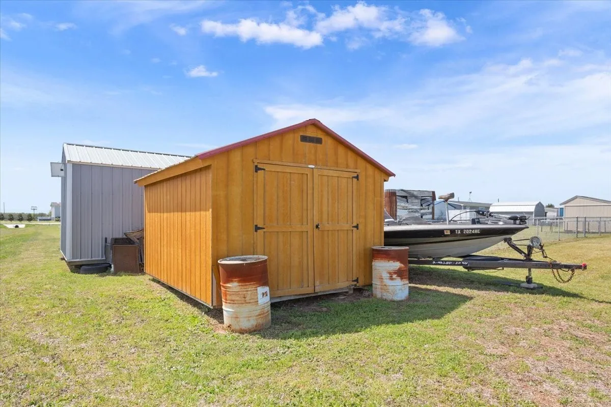 Mobile Home For Sale in Mc Lennan County , 230 Rio Rim Road, Gholson, Texas 76705, 4 Bedroom, 2 Bathroom, Garage spaces, 1,976 Sqft, built in 2018, mls#21213328, Real Estate Agent in Gholson, Homes For Sale in Mc Lennan county, Homes For Sale in Gholson, Realtor in Gholson Texas, Real Estate Brokerage Independent Realty Texas, Luminita Cordes Realtor