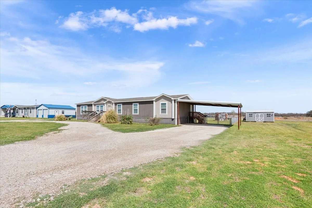 Mobile Home For Sale in Mc Lennan County , 230 Rio Rim Road, Gholson, Texas 76705, 4 Bedroom, 2 Bathroom, Garage spaces, 1,976 Sqft, built in 2018, mls#21213328, Real Estate Agent in Gholson, Homes For Sale in Mc Lennan county, Homes For Sale in Gholson, Realtor in Gholson Texas, Real Estate Brokerage Independent Realty Texas, Luminita Cordes Realtor