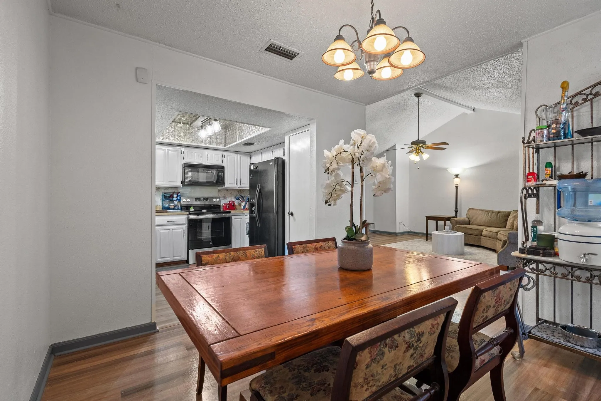 Single Family Residence For Sale in Denton County , 1430 Wildvalley Drive, Lewisville, Texas 75067, 3 Bedrooms, 2 Bathrooms, 2 Garage spaces, 1,439 Sqft, built in 1980, Price $315,000, mls#21213252, Real Estate Agent in Lewisville, Homes For Sale in Denton county, Homes For Sale in Lewisville, Realtor in Lewisville Texas, Real Estate Brokerage Independent Realty Texas, Luminita Cordes Realtor