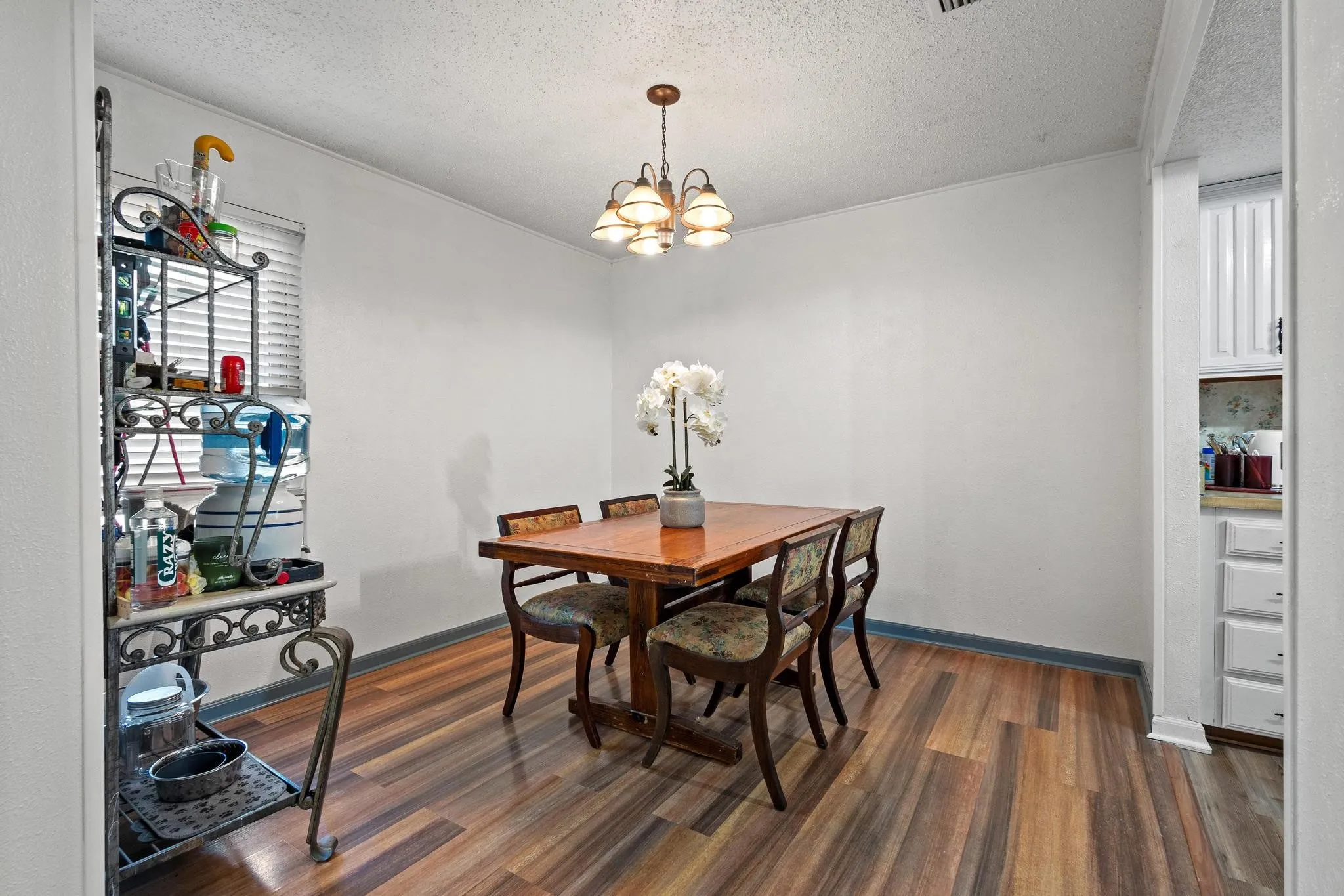 Single Family Residence For Sale in Denton County , 1430 Wildvalley Drive, Lewisville, Texas 75067, 3 Bedrooms, 2 Bathrooms, 2 Garage spaces, 1,439 Sqft, built in 1980, Price $315,000, mls#21213252, Real Estate Agent in Lewisville, Homes For Sale in Denton county, Homes For Sale in Lewisville, Realtor in Lewisville Texas, Real Estate Brokerage Independent Realty Texas, Luminita Cordes Realtor