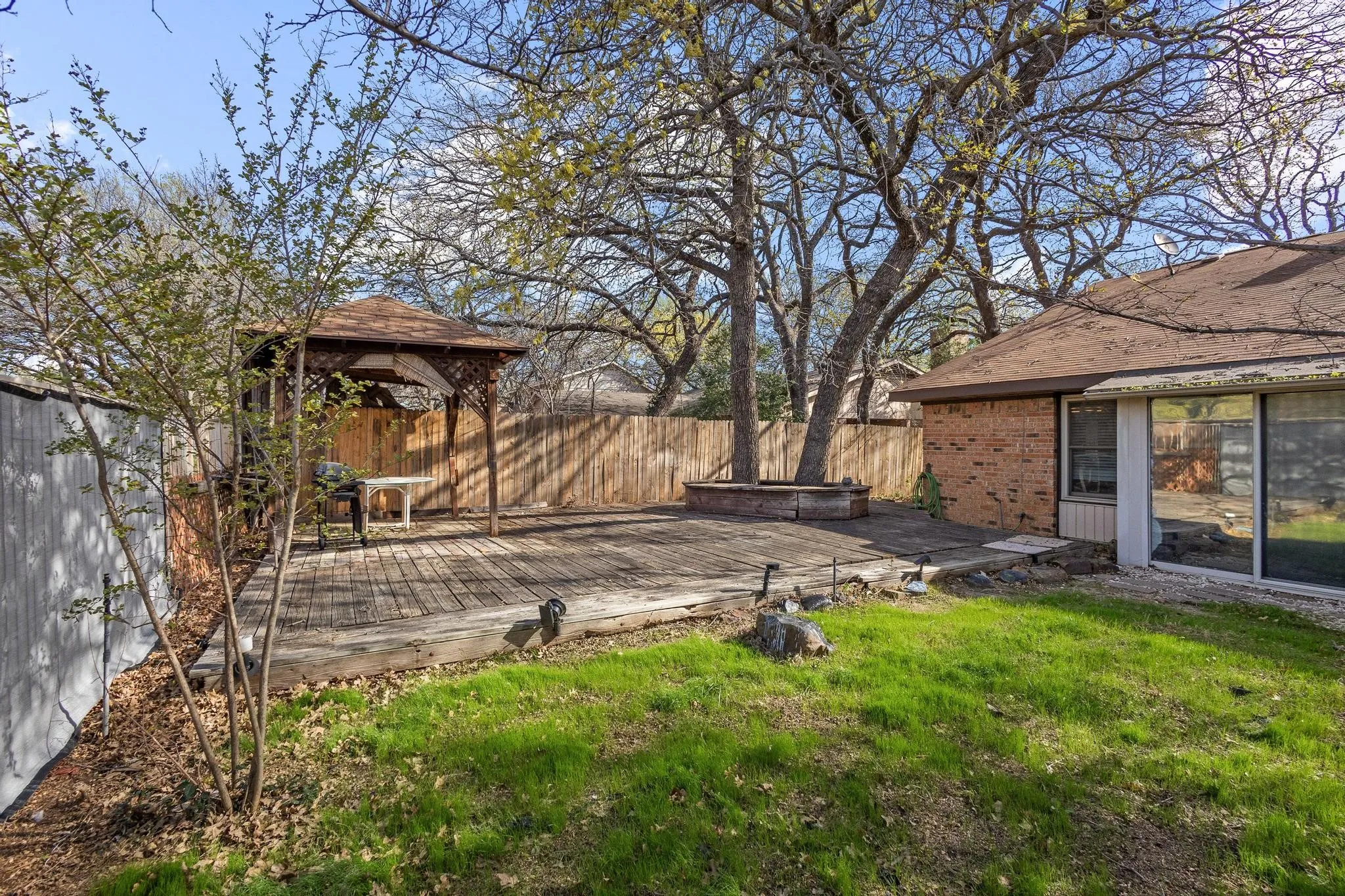 Single Family Residence For Sale in Denton County , 1430 Wildvalley Drive, Lewisville, Texas 75067, 3 Bedrooms, 2 Bathrooms, 2 Garage spaces, 1,439 Sqft, built in 1980, Price $315,000, mls#21213252, Real Estate Agent in Lewisville, Homes For Sale in Denton county, Homes For Sale in Lewisville, Realtor in Lewisville Texas, Real Estate Brokerage Independent Realty Texas, Luminita Cordes Realtor