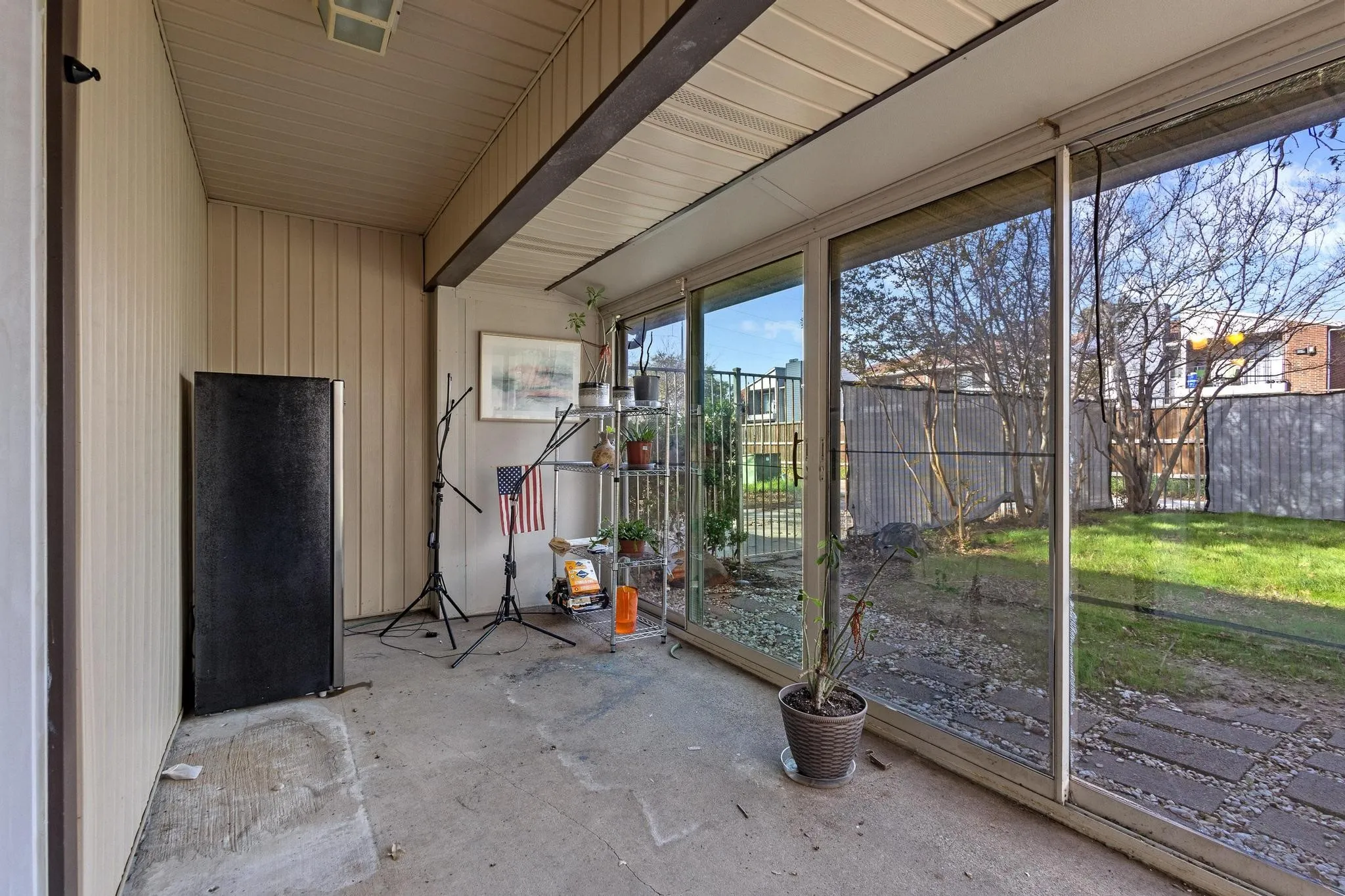 Single Family Residence For Sale in Denton County , 1430 Wildvalley Drive, Lewisville, Texas 75067, 3 Bedrooms, 2 Bathrooms, 2 Garage spaces, 1,439 Sqft, built in 1980, Price $315,000, mls#21213252, Real Estate Agent in Lewisville, Homes For Sale in Denton county, Homes For Sale in Lewisville, Realtor in Lewisville Texas, Real Estate Brokerage Independent Realty Texas, Luminita Cordes Realtor