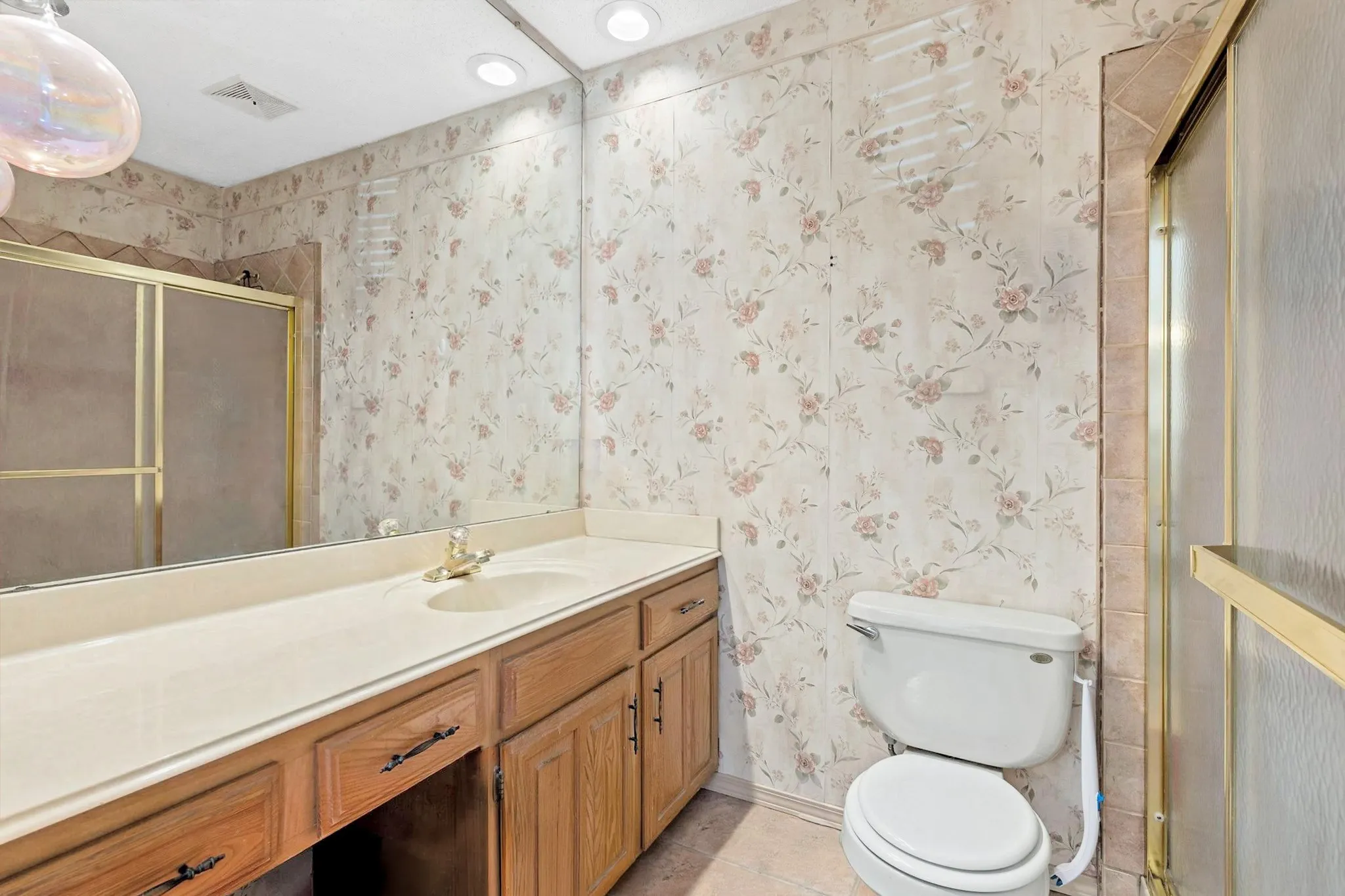 Single Family Residence For Sale in Denton County , 1430 Wildvalley Drive, Lewisville, Texas 75067, 3 Bedrooms, 2 Bathrooms, 2 Garage spaces, 1,439 Sqft, built in 1980, Price $315,000, mls#21213252, Real Estate Agent in Lewisville, Homes For Sale in Denton county, Homes For Sale in Lewisville, Realtor in Lewisville Texas, Real Estate Brokerage Independent Realty Texas, Luminita Cordes Realtor