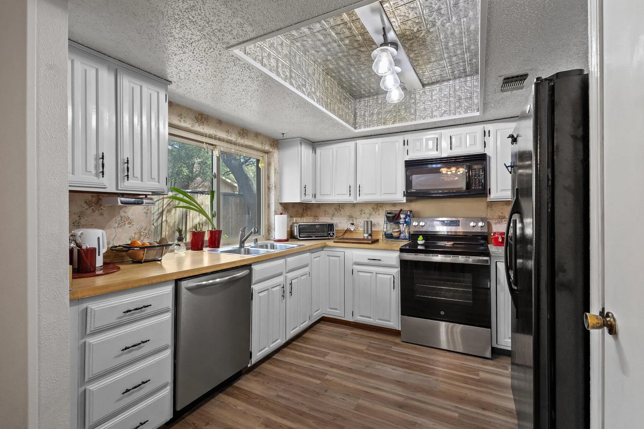 Single Family Residence For Sale in Denton County , 1430 Wildvalley Drive, Lewisville, Texas 75067, 3 Bedrooms, 2 Bathrooms, 2 Garage spaces, 1,439 Sqft, built in 1980, Price $315,000, mls#21213252, Real Estate Agent in Lewisville, Homes For Sale in Denton county, Homes For Sale in Lewisville, Realtor in Lewisville Texas, Real Estate Brokerage Independent Realty Texas, Luminita Cordes Realtor