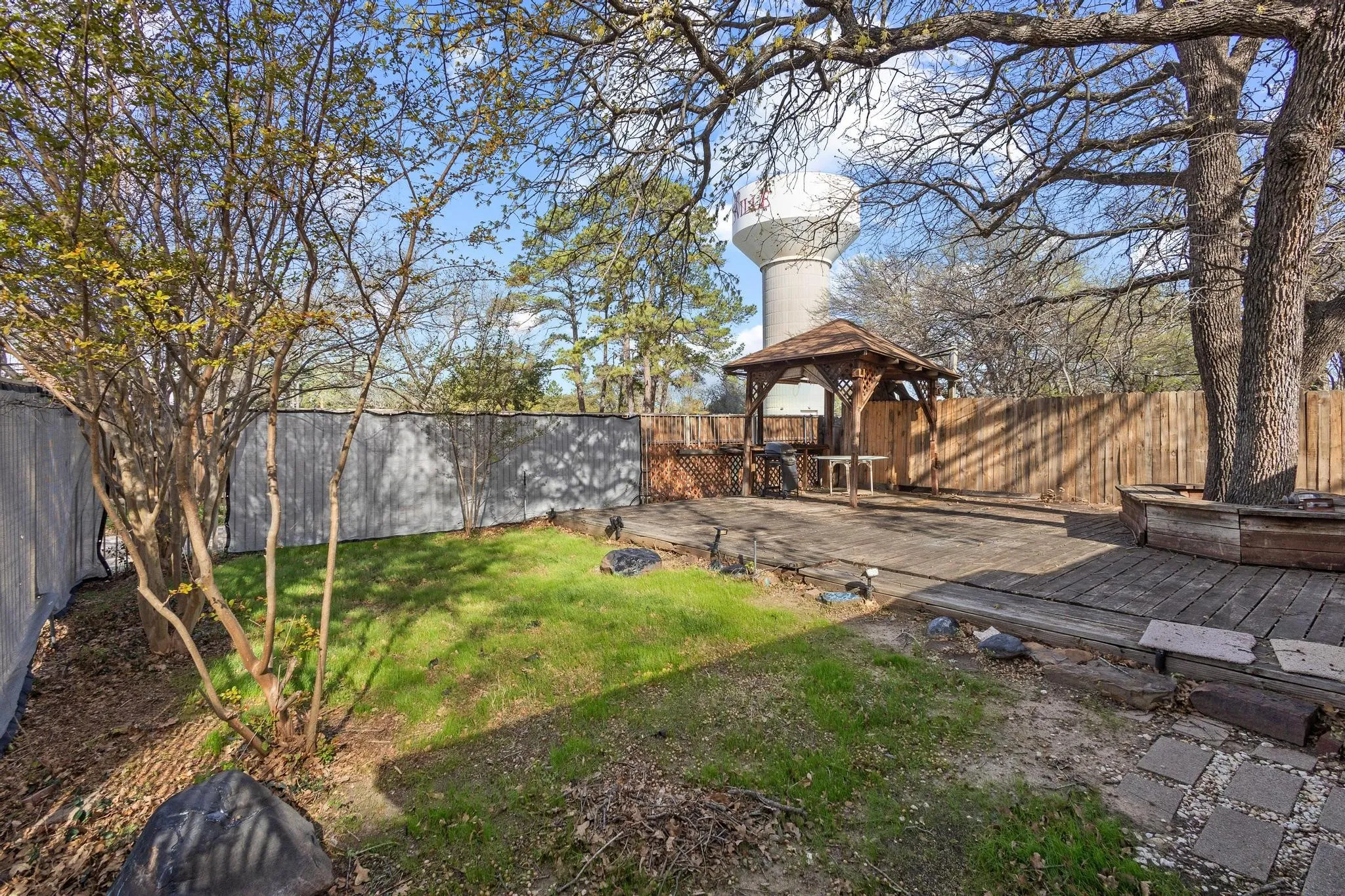 Single Family Residence For Sale in Denton County , 1430 Wildvalley Drive, Lewisville, Texas 75067, 3 Bedrooms, 2 Bathrooms, 2 Garage spaces, 1,439 Sqft, built in 1980, Price $315,000, mls#21213252, Real Estate Agent in Lewisville, Homes For Sale in Denton county, Homes For Sale in Lewisville, Realtor in Lewisville Texas, Real Estate Brokerage Independent Realty Texas, Luminita Cordes Realtor